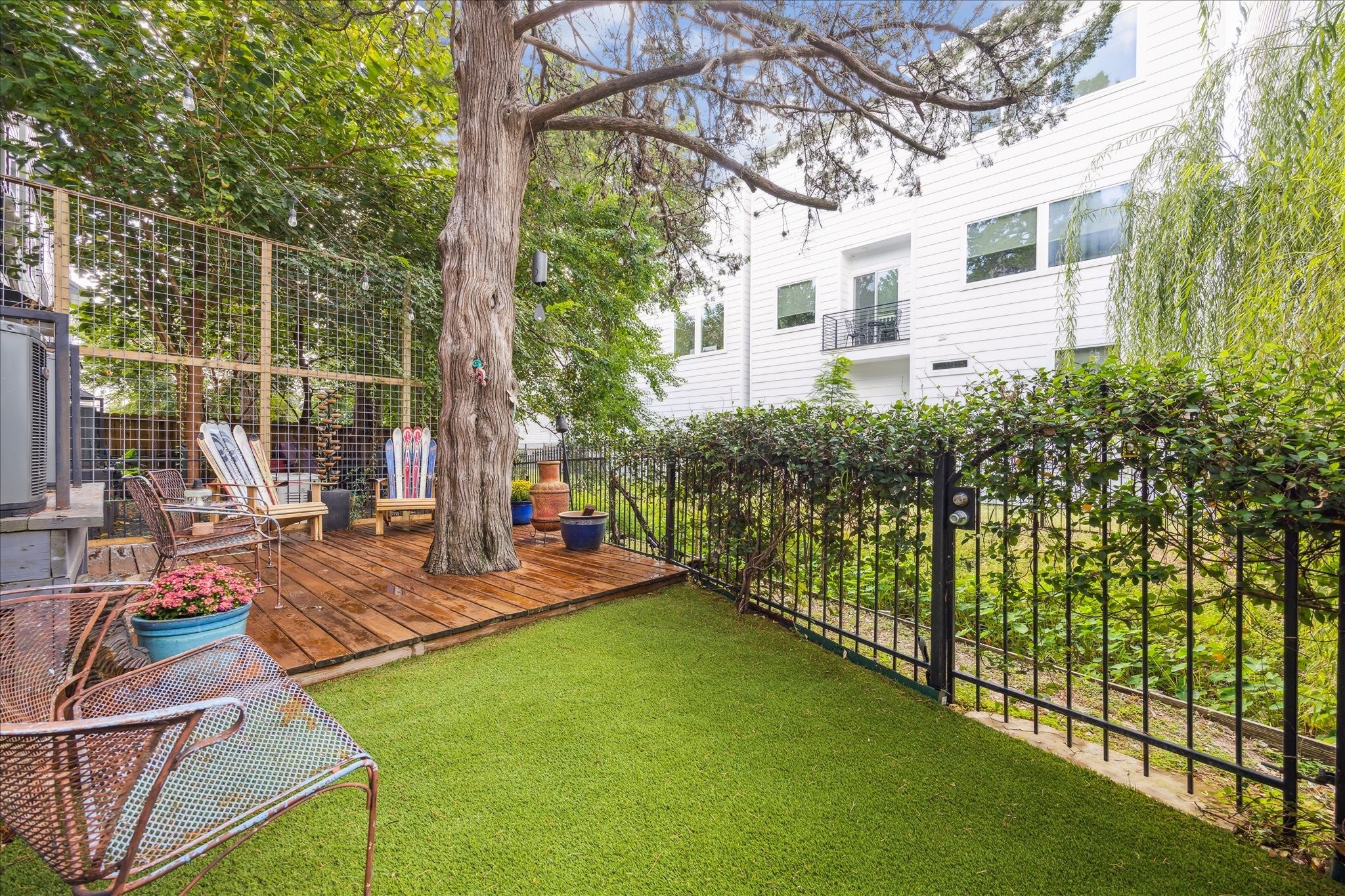 25th St, Houston, TX 77008