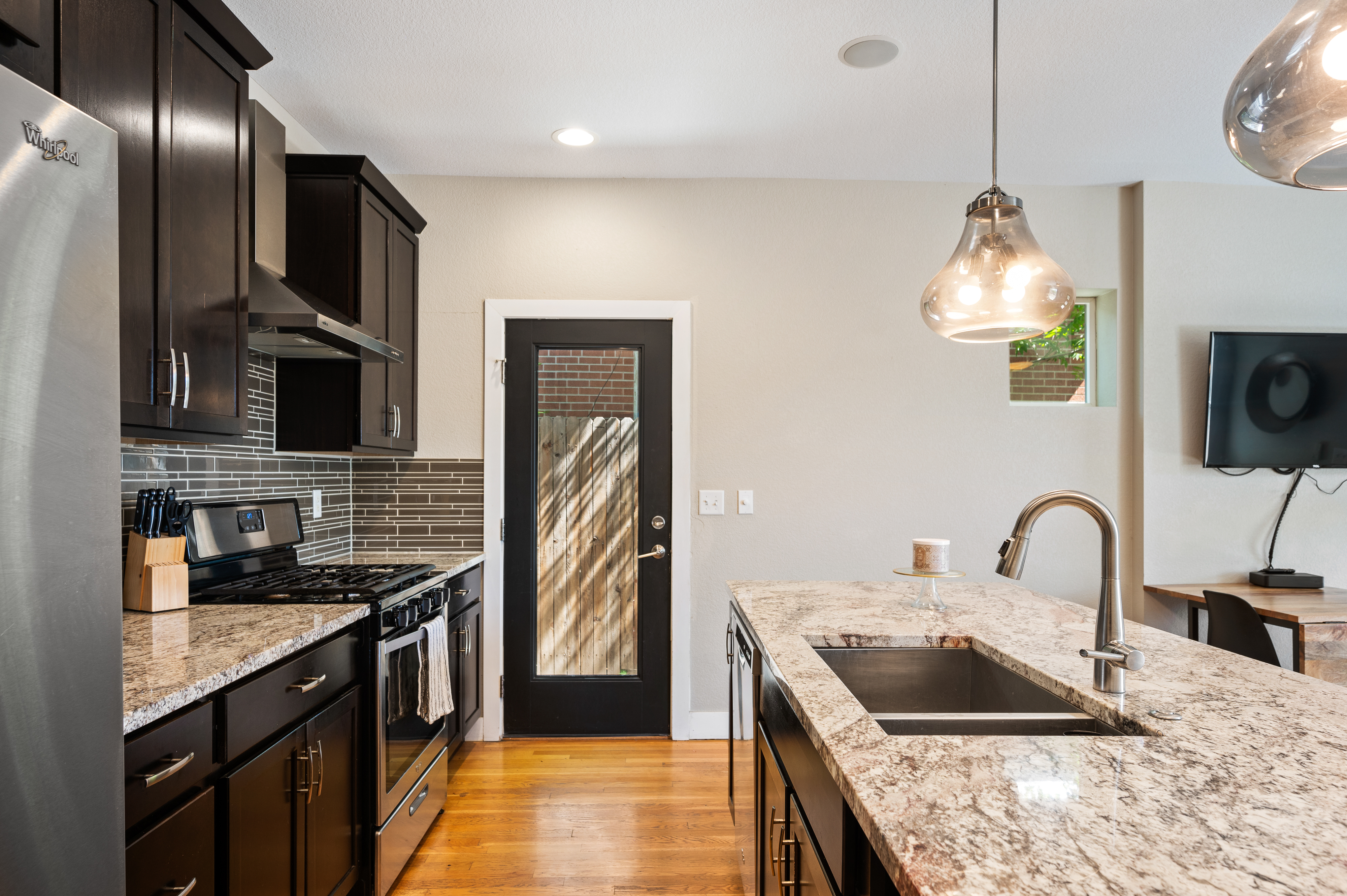  Welcome to this Exquisitely Renovated Half-Duplex - 物件實景