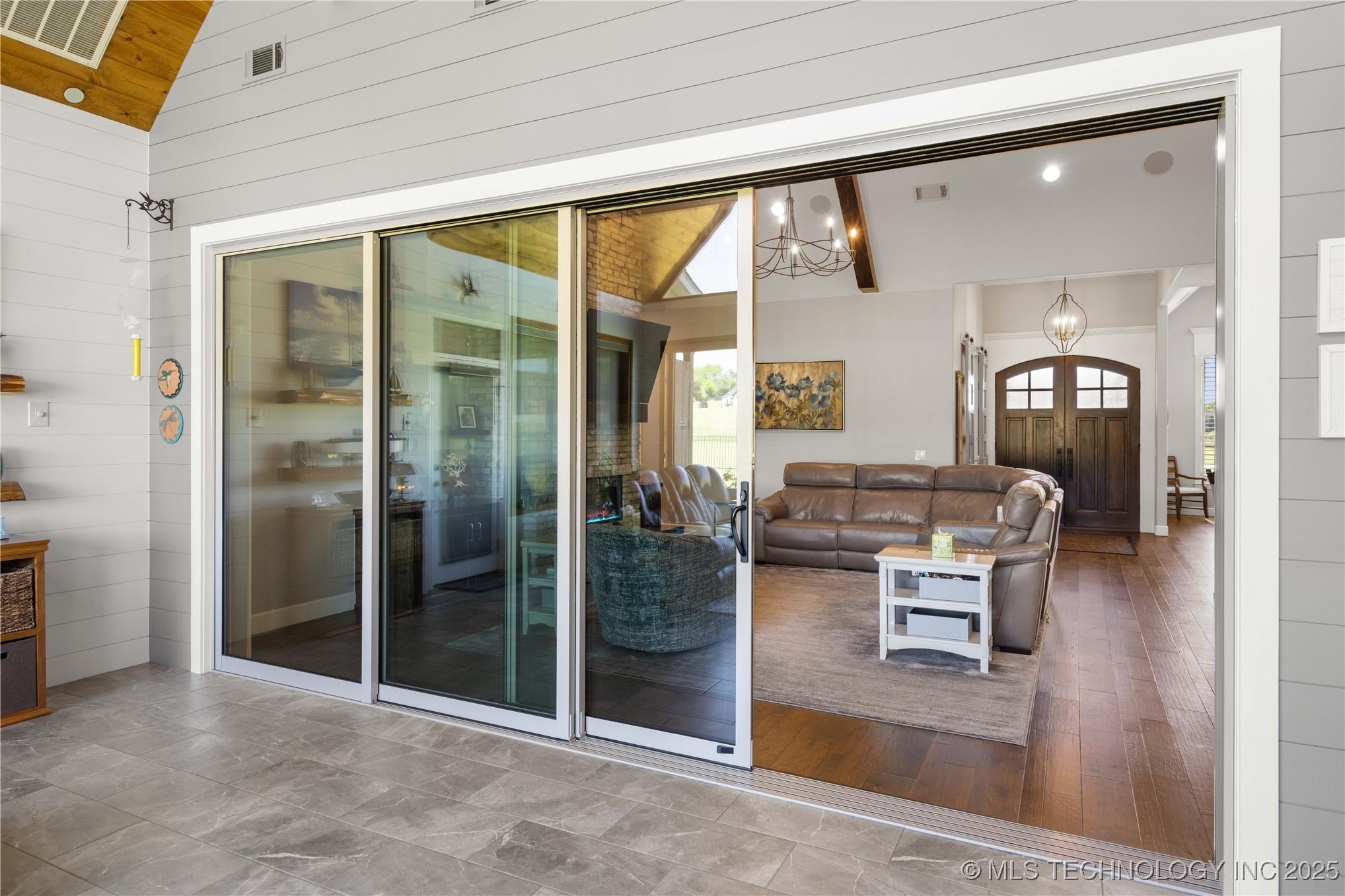 Fort Gibson, Oklahoma, 74434, United States, 4 Bedrooms Bedrooms, ,4 BathroomsBathrooms,Residential,For Sale,2005878