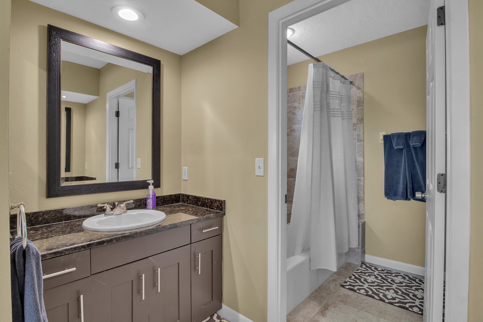 Longboat Key, Florida, 34228, United States, 2 Bedrooms Bedrooms, ,3 BathroomsBathrooms,Residential,For Sale,1923234