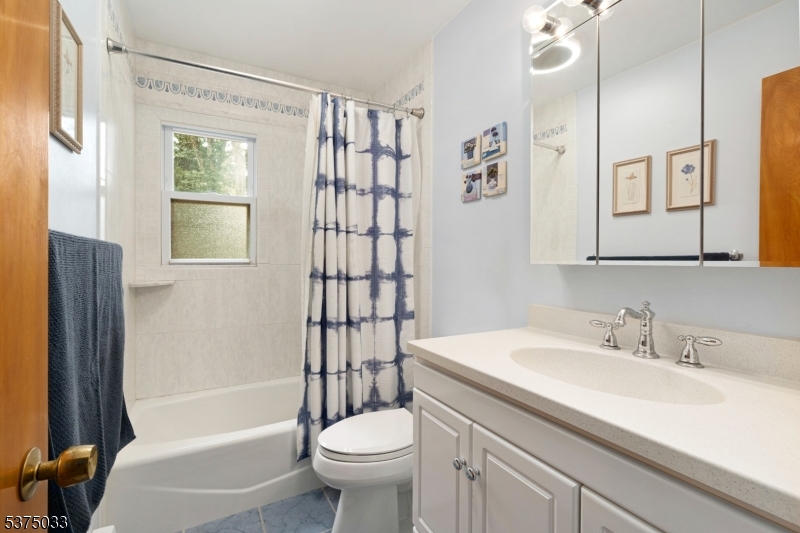 Rockaway Twp., New Jersey, 07866, United States, 3 Bedrooms Bedrooms, ,3 BathroomsBathrooms,Residential,For Sale,1906330