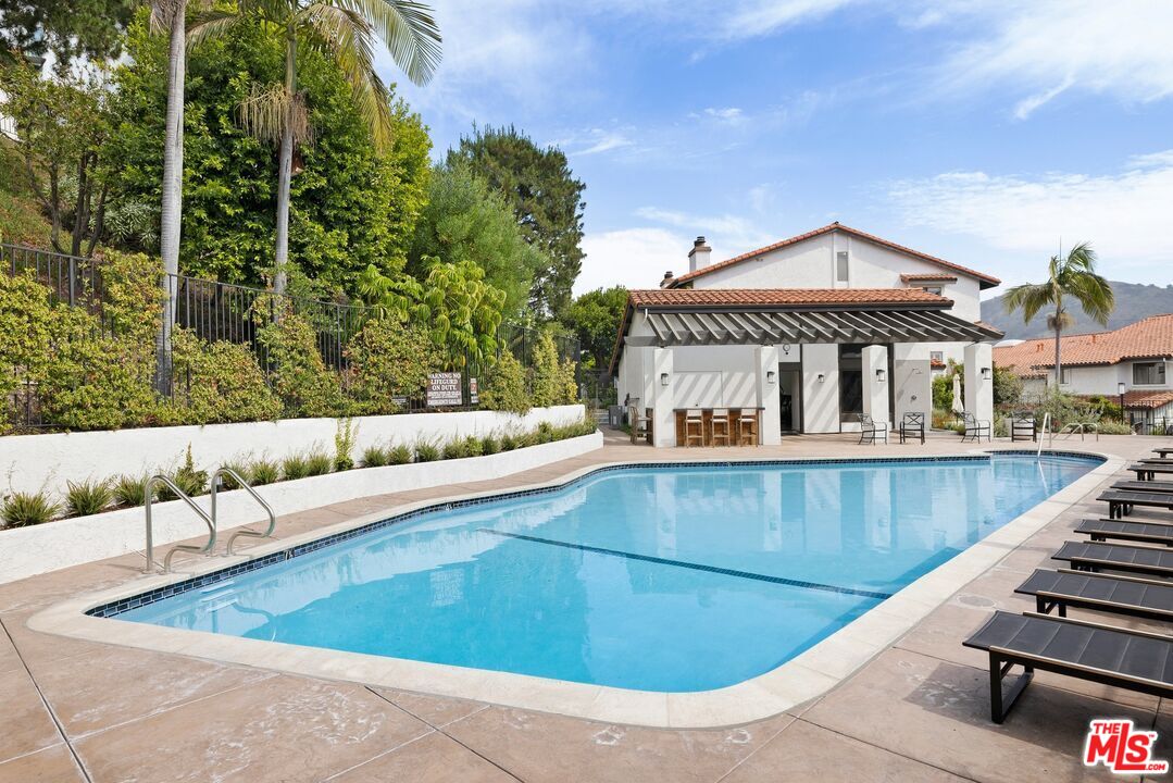 Pacific Palisades, California, 90272, United States, 3 Bedrooms Bedrooms, ,4 BathroomsBathrooms,Residential,For Sale,1993349