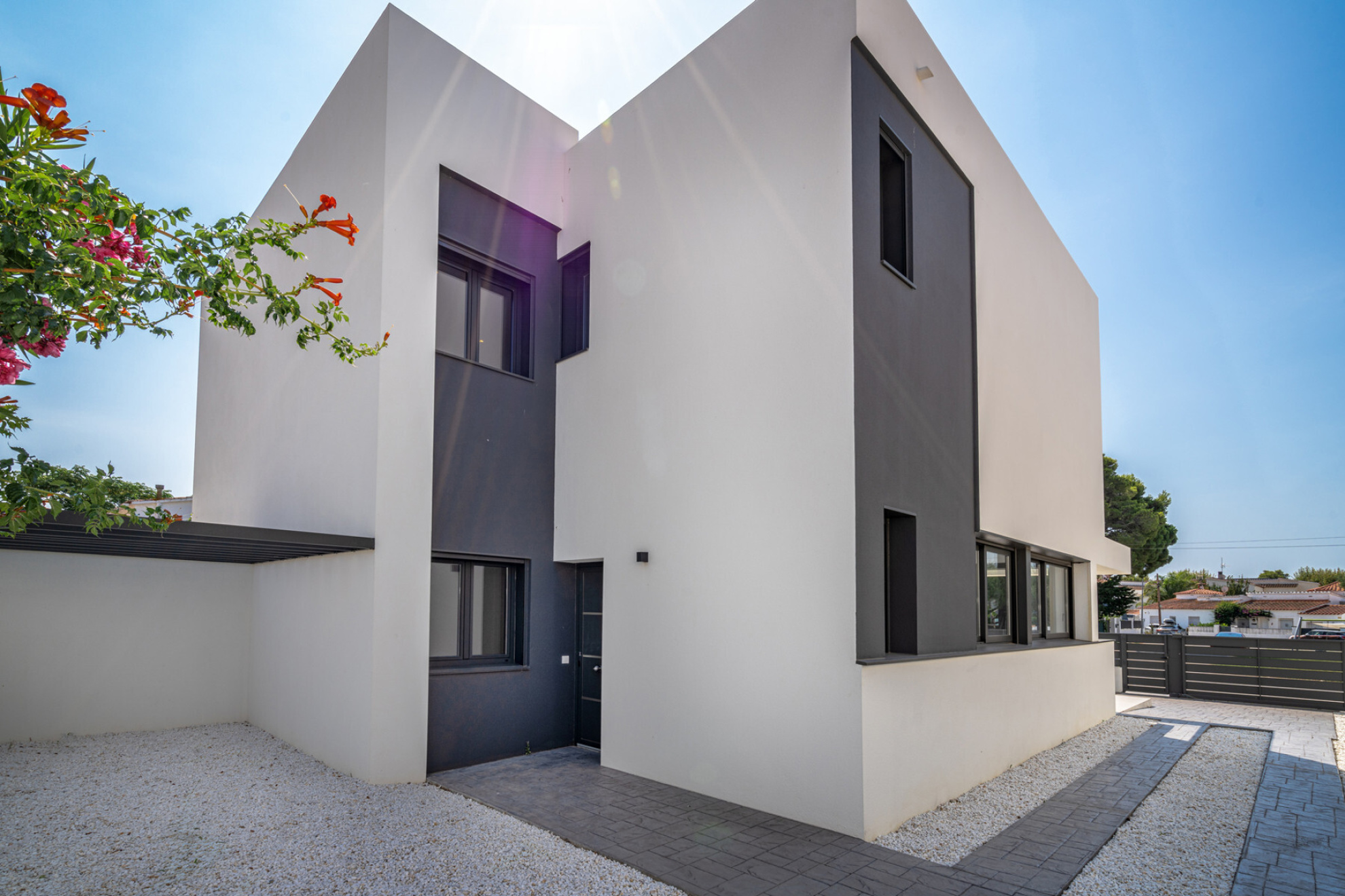  New minimalist building in Requesens - Empuriabrava - 物件實景