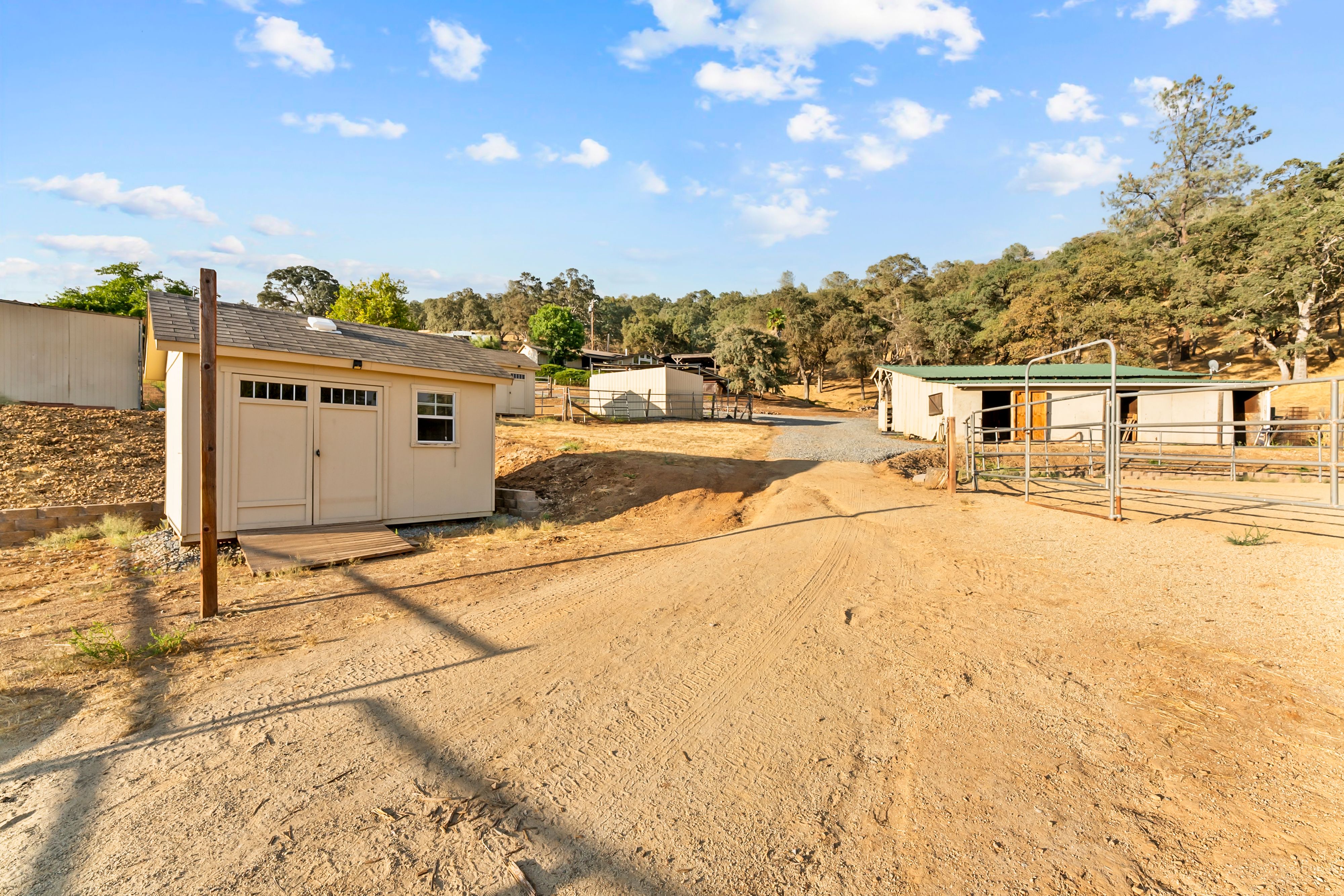  California Equestrian Property with ADU, Horse Arena & Pool - 物件實景