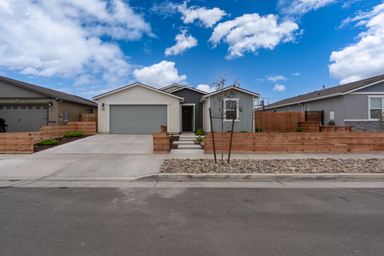 Los Banos, California, 93635, United States, 4 Bedrooms Bedrooms, ,2 BathroomsBathrooms,Residential,For Sale,2005631