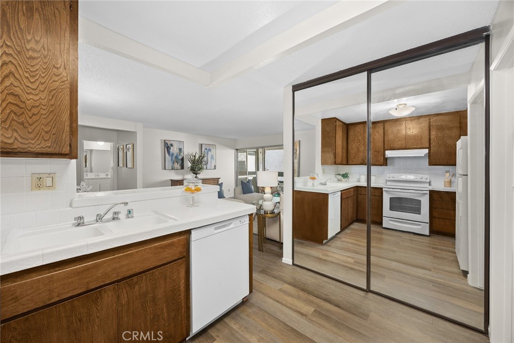 Pasadena, California, 91101, United States, 2 Bedrooms Bedrooms, ,1 BathroomBathrooms,Residential,For Sale,2002263