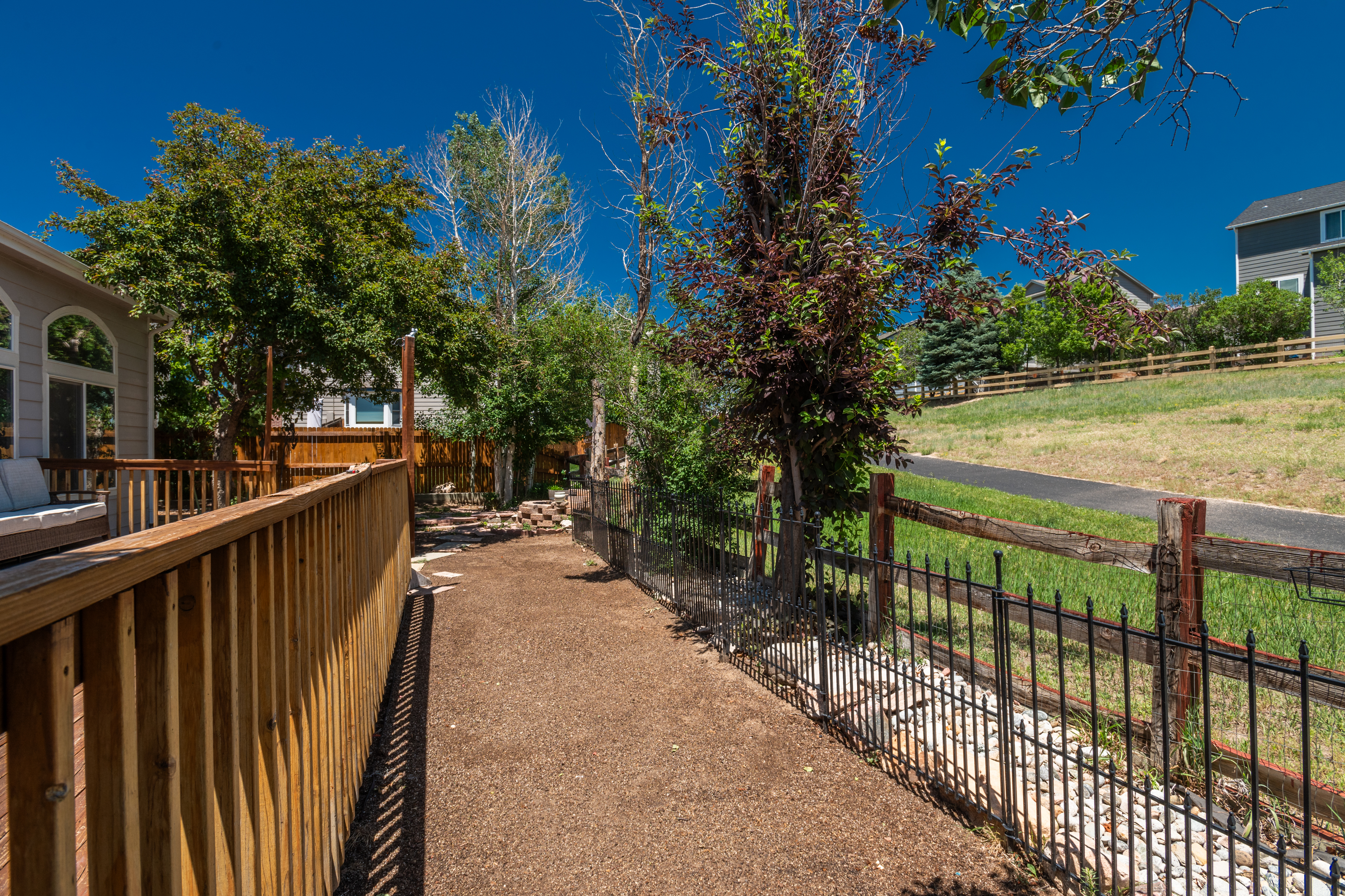  Situated on a Desirable Corner Lot in Hidden River - 物件實景