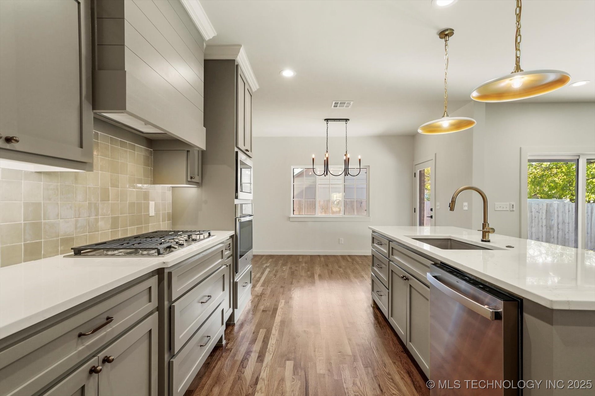 Broken Arrow, Oklahoma, 74012, United States, 5 Bedrooms Bedrooms, ,3 BathroomsBathrooms,Residential,For Sale,1991431