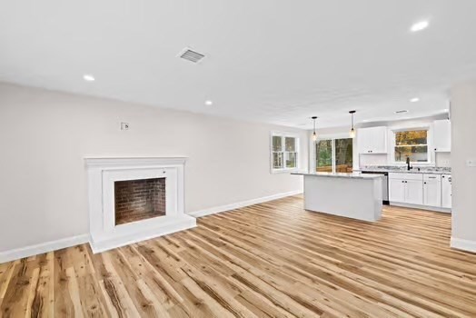 Whitman, Massachusetts, 02382, United States, 2 Bedrooms Bedrooms, ,1 BathroomBathrooms,Residential,For Sale,1992846