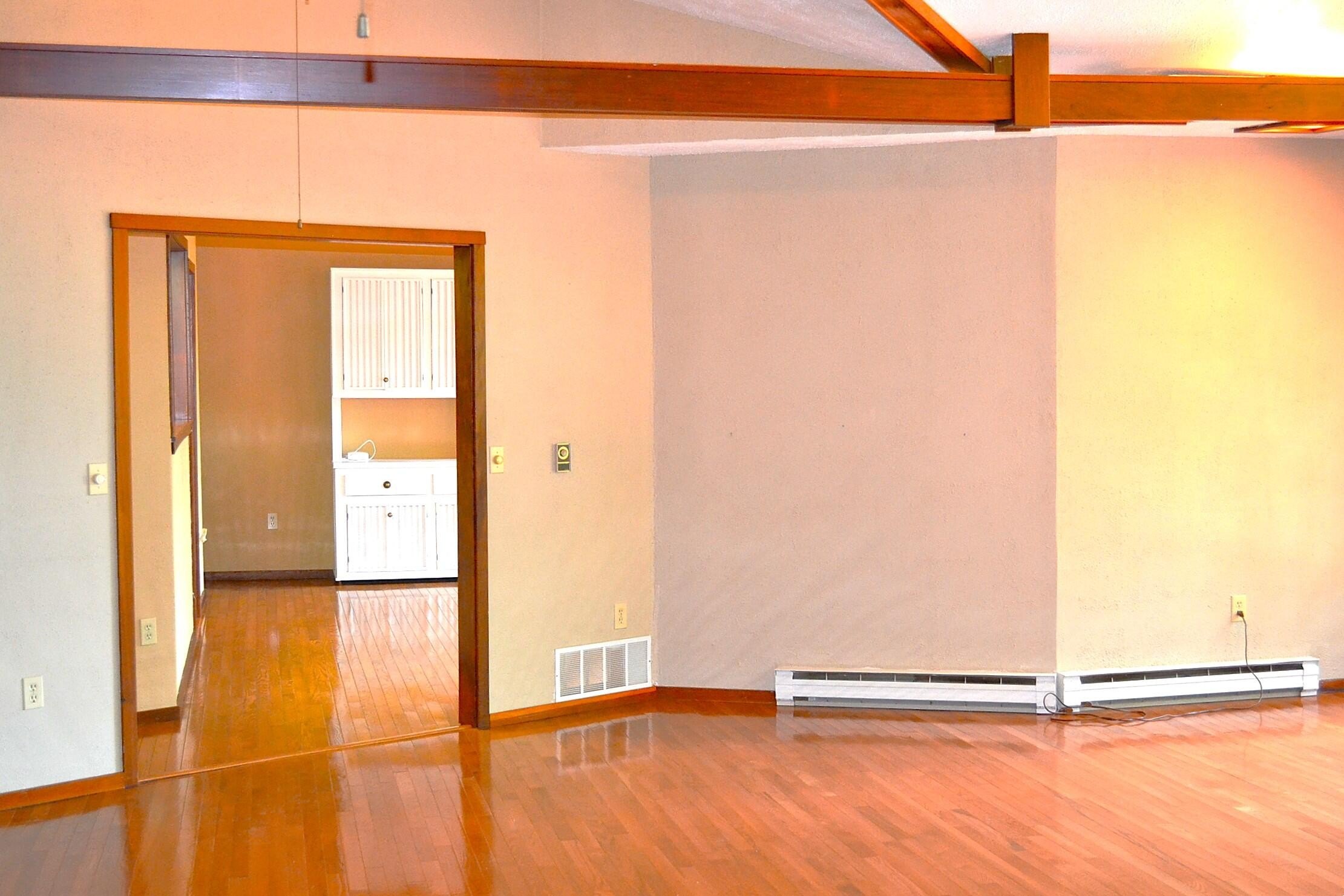 Lewisburg, West Virginia, 24901, United States, 6 Bedrooms Bedrooms, ,3 BathroomsBathrooms,Residential,For Sale,1940620