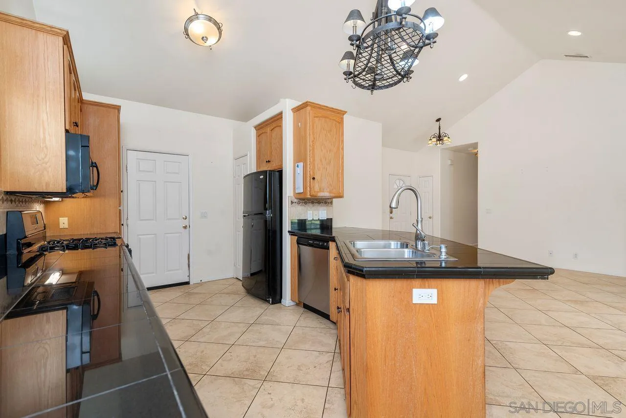 Poway, California, 92064, United States, 3 Bedrooms Bedrooms, ,2 BathroomsBathrooms,Residential,For Sale,1837304