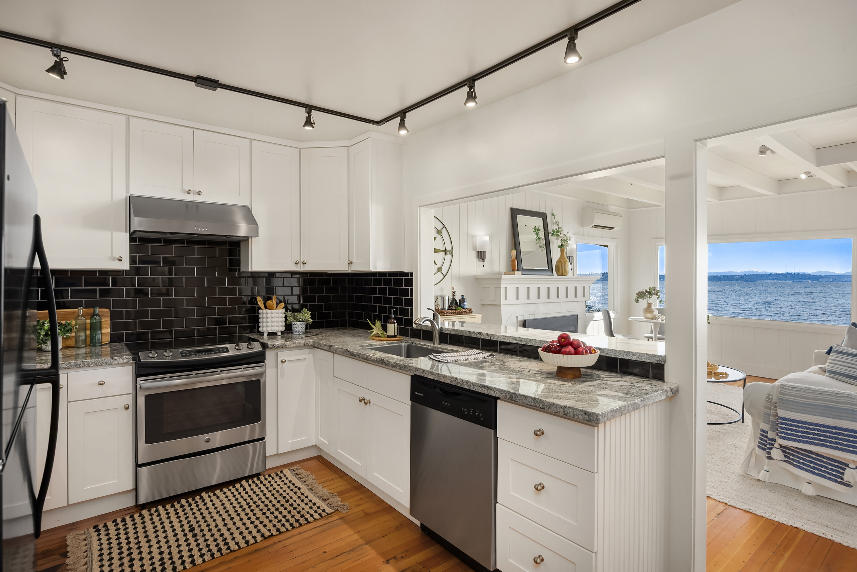  5430 Rockaway Beach Rd NE, Bainbridge Island, WA 98110 - 物件實景