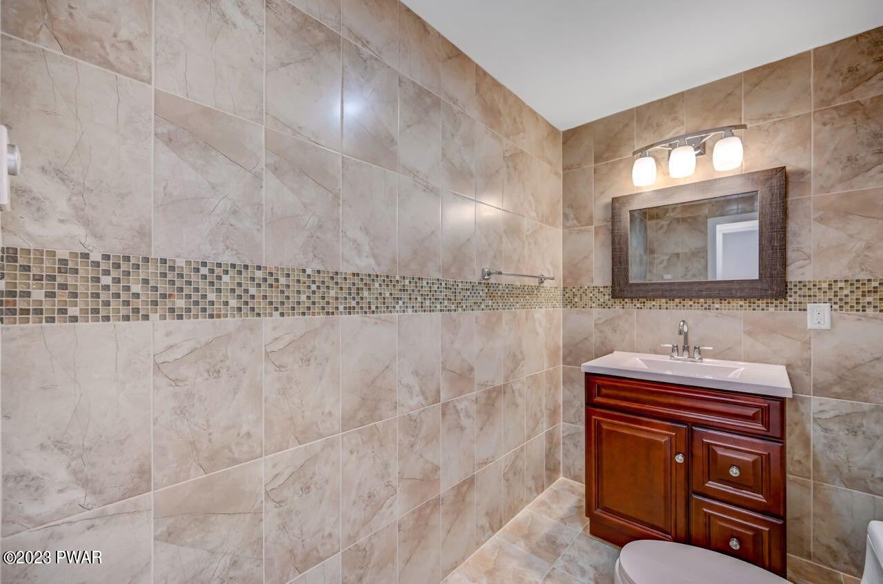 Lake Ariel, Pennsylvania, 18436, United States, 4 Bedrooms Bedrooms, ,4 BathroomsBathrooms,Residential,For Sale,2010728