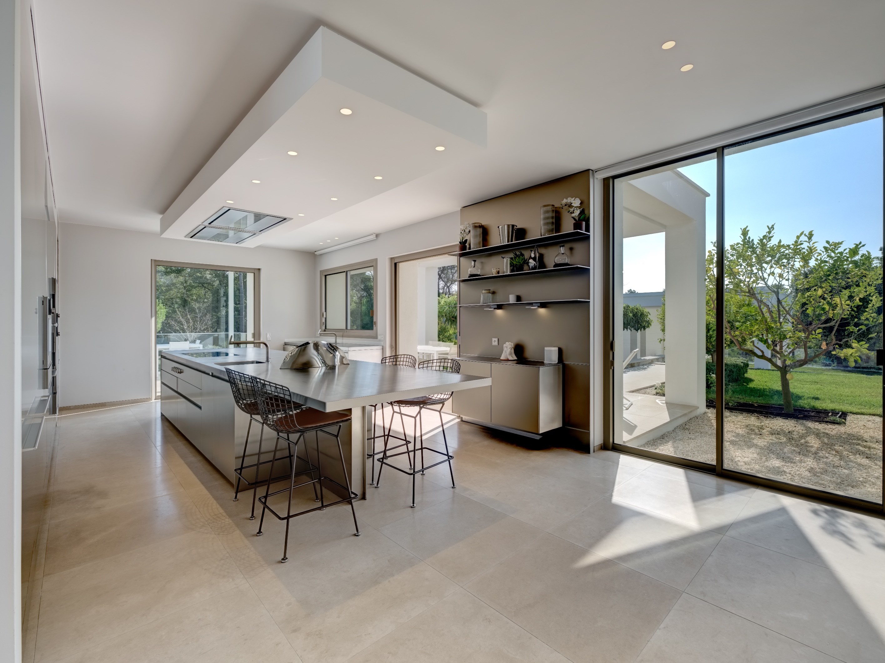  Contemporary luxury villa with guest house, wellness area and pool for sale in … - 物件實景