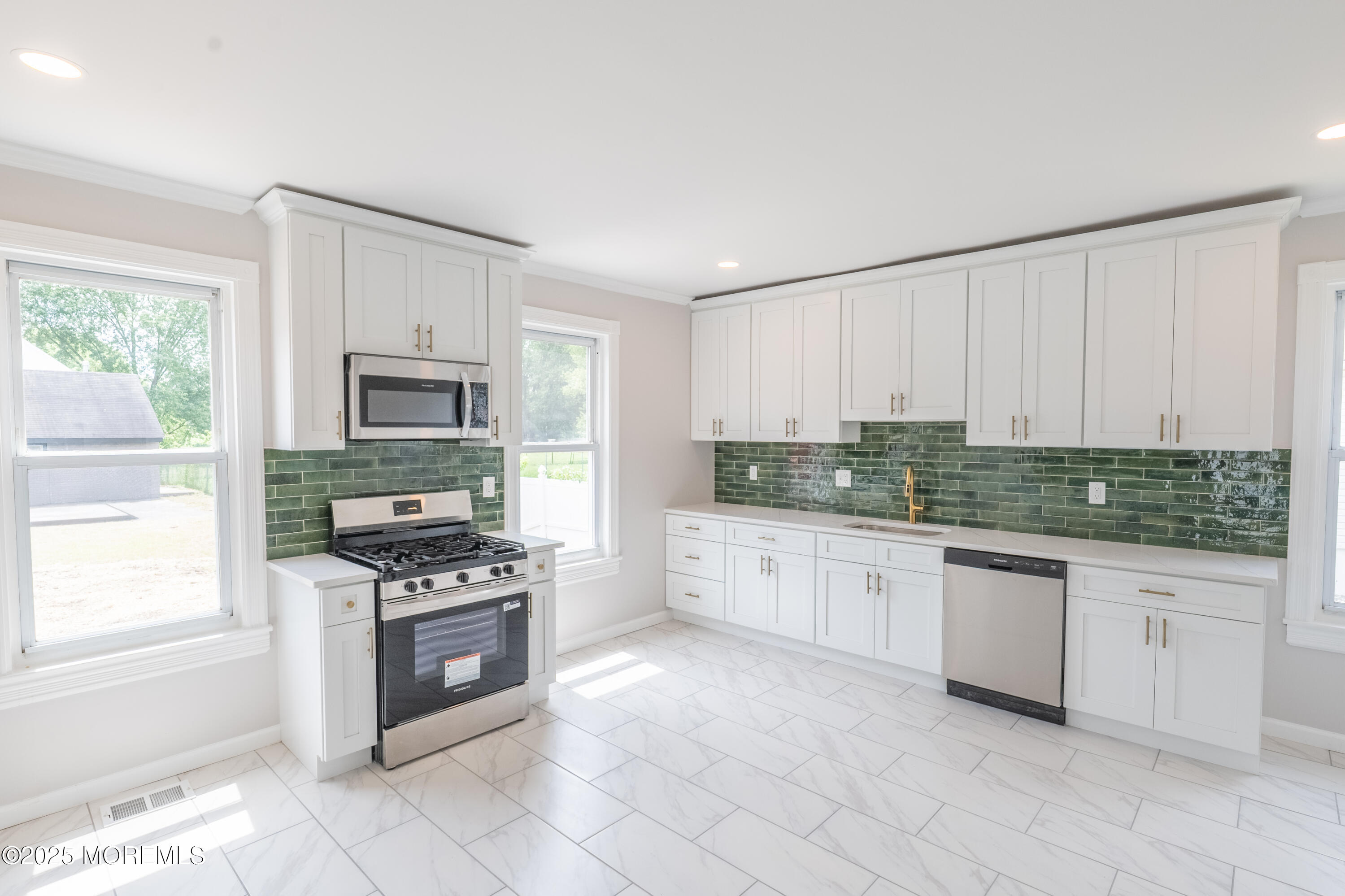 Englishtown, New Jersey, 07726, United States, 6 Bedrooms Bedrooms, ,4 BathroomsBathrooms,Residential,For Sale,1908199