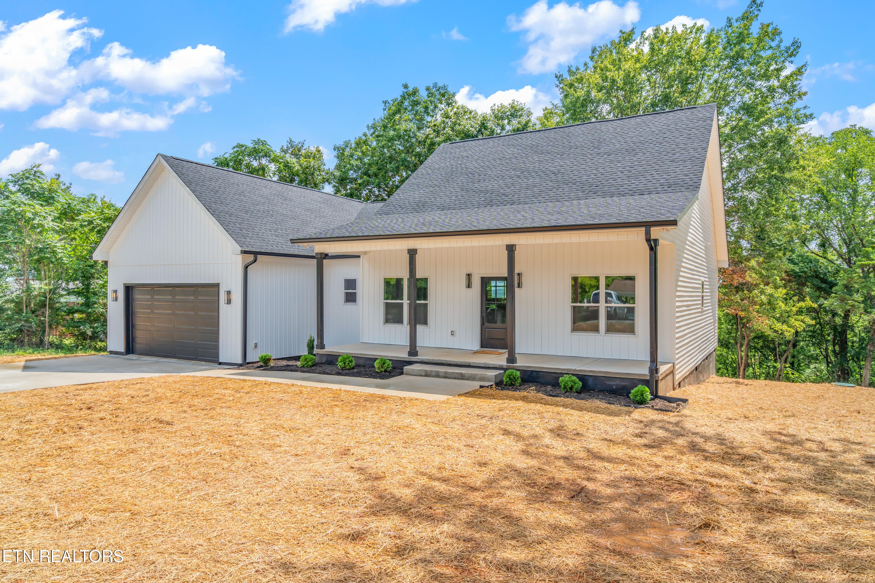 Kingston, Tennessee, 37763, United States, 3 Bedrooms Bedrooms, ,2 BathroomsBathrooms,Residential,For Sale,1907401