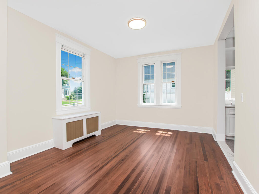 Yonkers, New York, 10701, United States, 6 Bedrooms Bedrooms, ,3 BathroomsBathrooms,Residential,For Sale,1904249