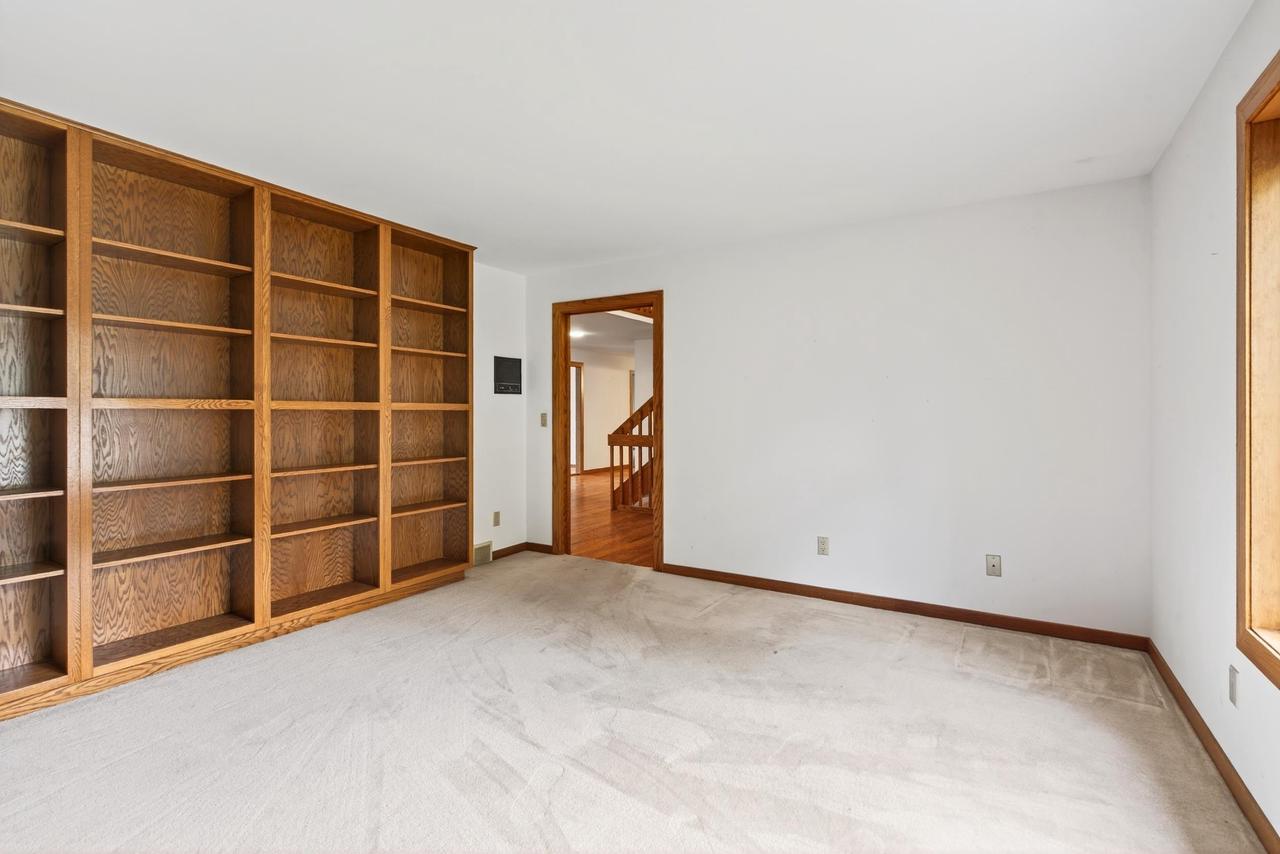 Oshkosh, Wisconsin, 54904, United States, 4 Bedrooms Bedrooms, ,3 BathroomsBathrooms,Residential,For Sale,1978045