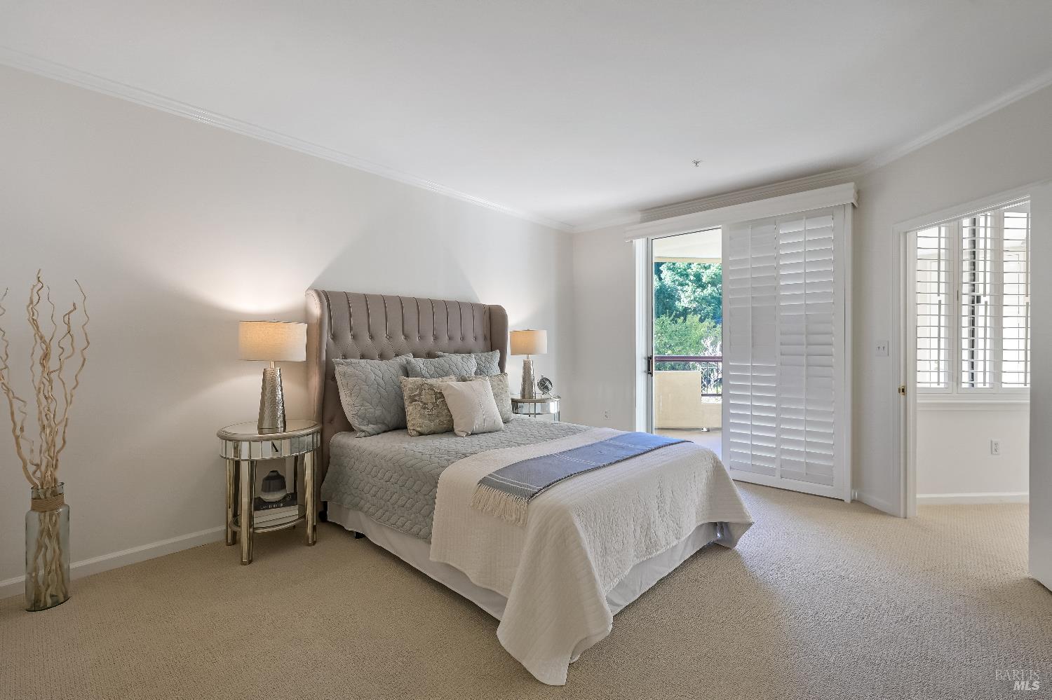 San Rafael, California, 94903, United States, 1 Bedroom Bedrooms, ,2 BathroomsBathrooms,Residential,For Sale,1997227