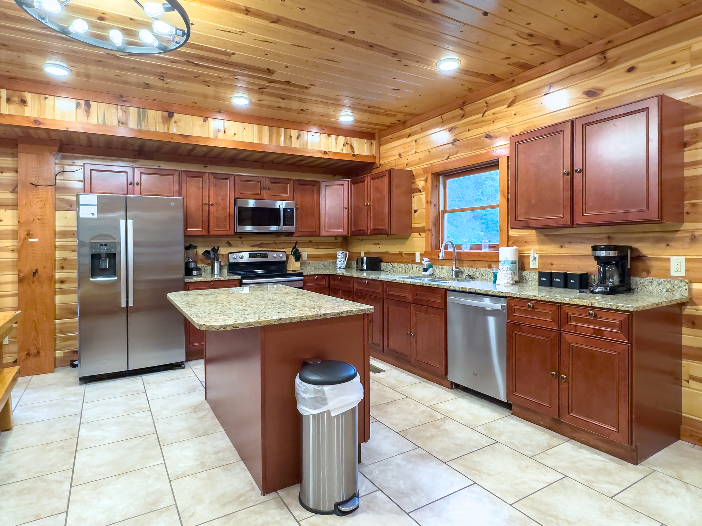 Sevierville, Tennessee, 37862, United States, 6 Bedrooms Bedrooms, ,7 BathroomsBathrooms,Residential,For Sale,1798325