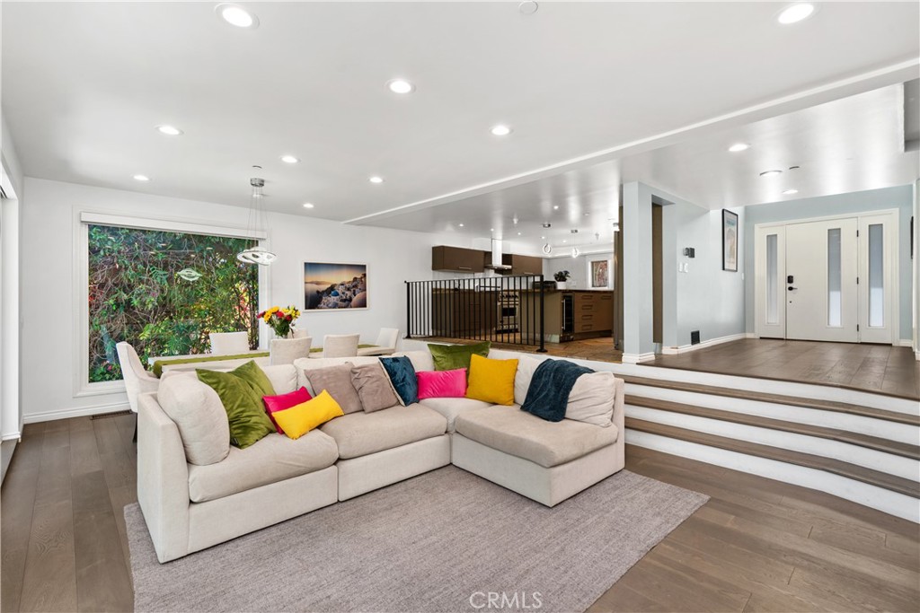 Los Angeles, California, 90046, United States, 3 Bedrooms Bedrooms, ,4 BathroomsBathrooms,Residential,For Sale,1817494