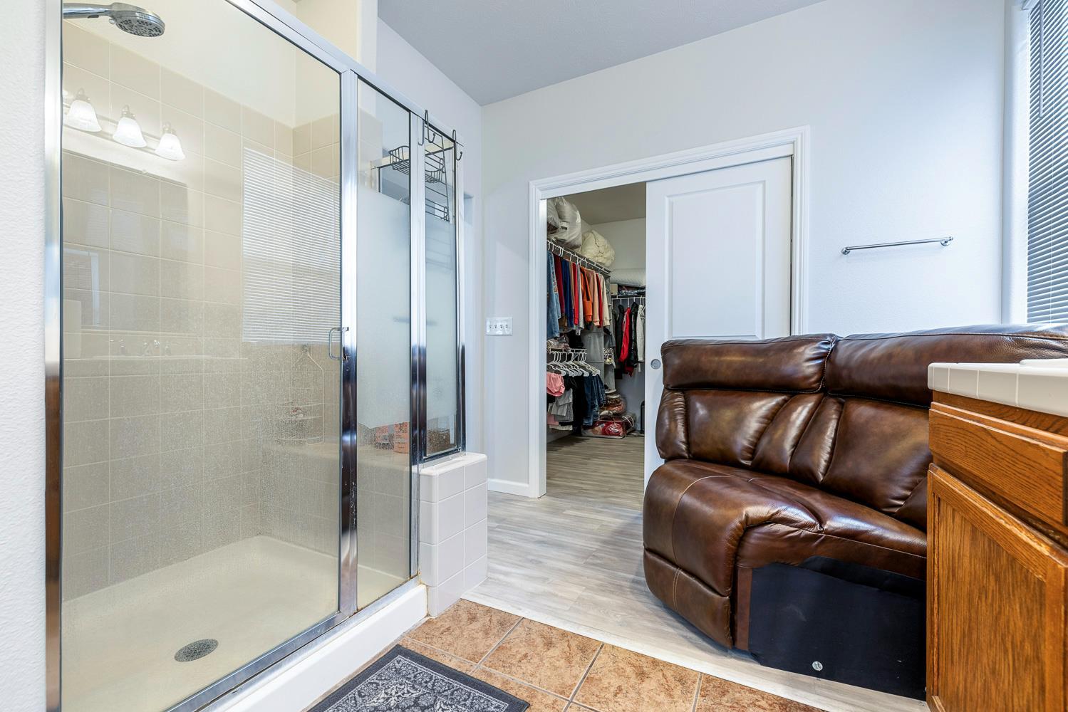 Fresno, California, 93727, United States, 4 Bedrooms Bedrooms, ,2 BathroomsBathrooms,Residential,For Sale,2008580