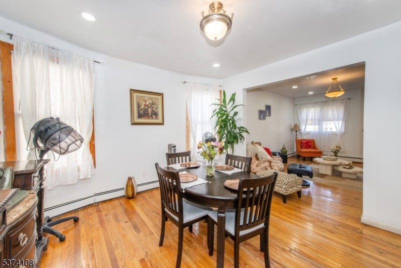 Newark City, New Jersey, 07112, United States, ,3 BathroomsBathrooms,Residential,For Sale,1982998