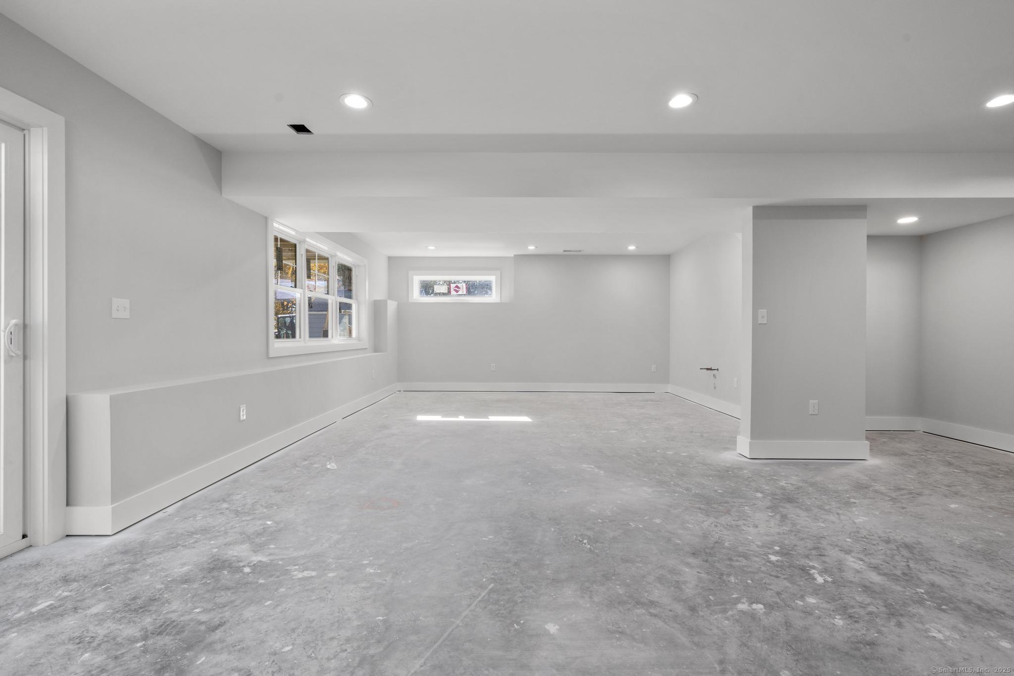 Milford, Connecticut, 06460, United States, 4 Bedrooms Bedrooms, ,4 BathroomsBathrooms,Residential,For Sale,1987652