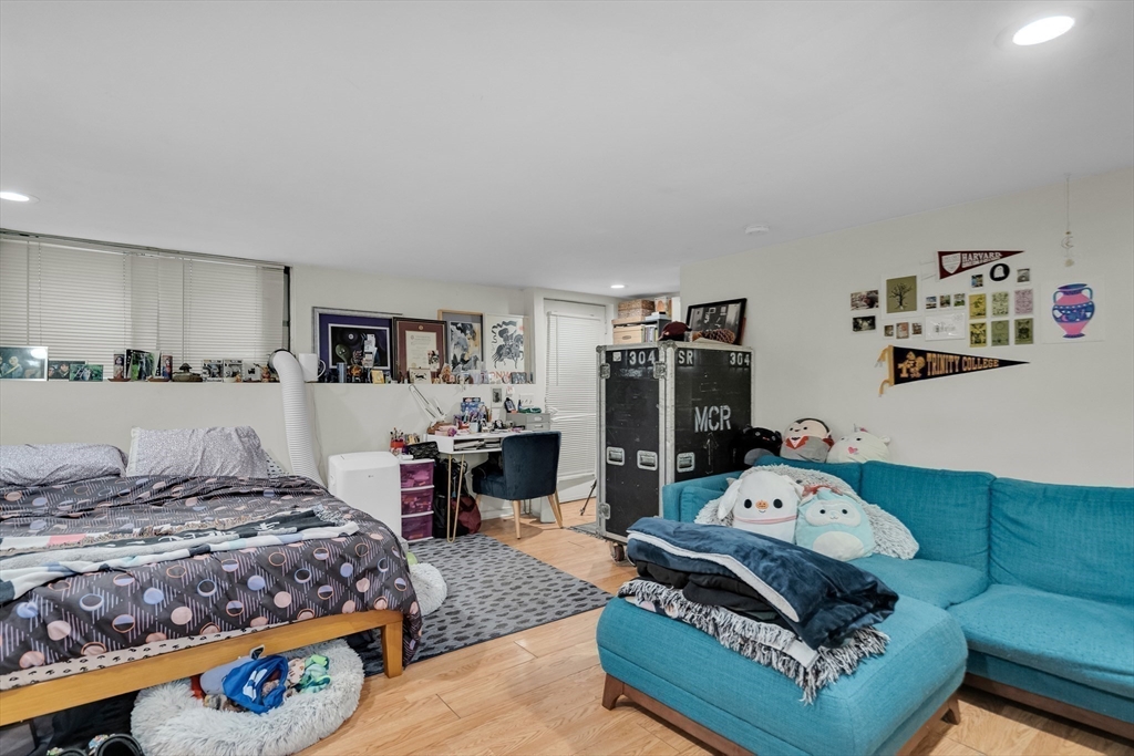 Cambridge, Massachusetts, 02138, United States, 20 Bedrooms Bedrooms, ,16 BathroomsBathrooms,Residential,For Sale,1898572