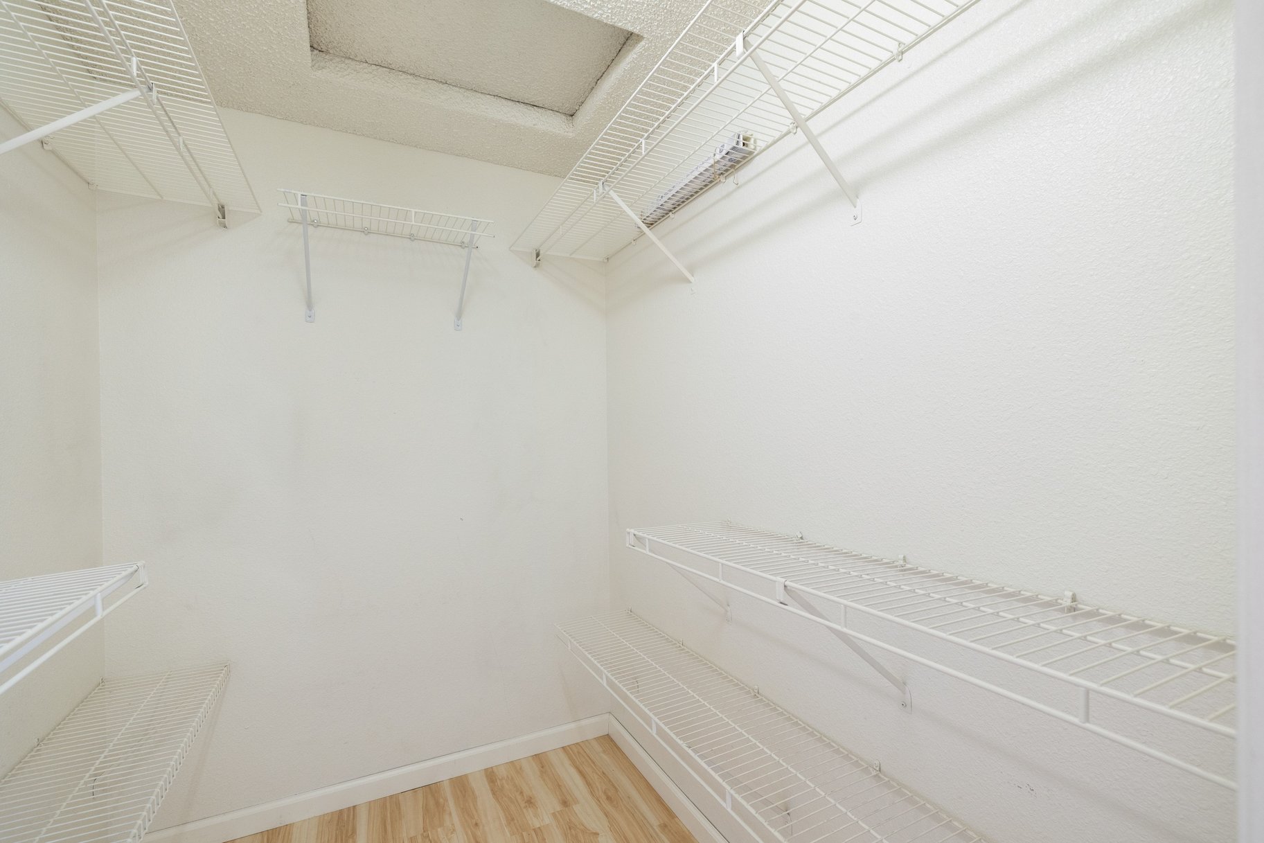  Move-in Ready. Great starter or investment home - 物件實景