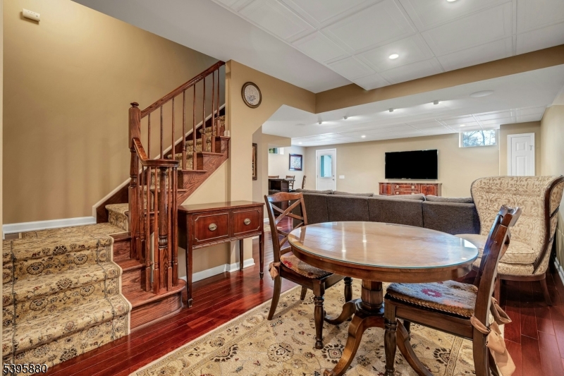 Morris Twp., New Jersey, 07960, United States, 4 Bedrooms Bedrooms, ,4 BathroomsBathrooms,Residential,For Sale,1989461