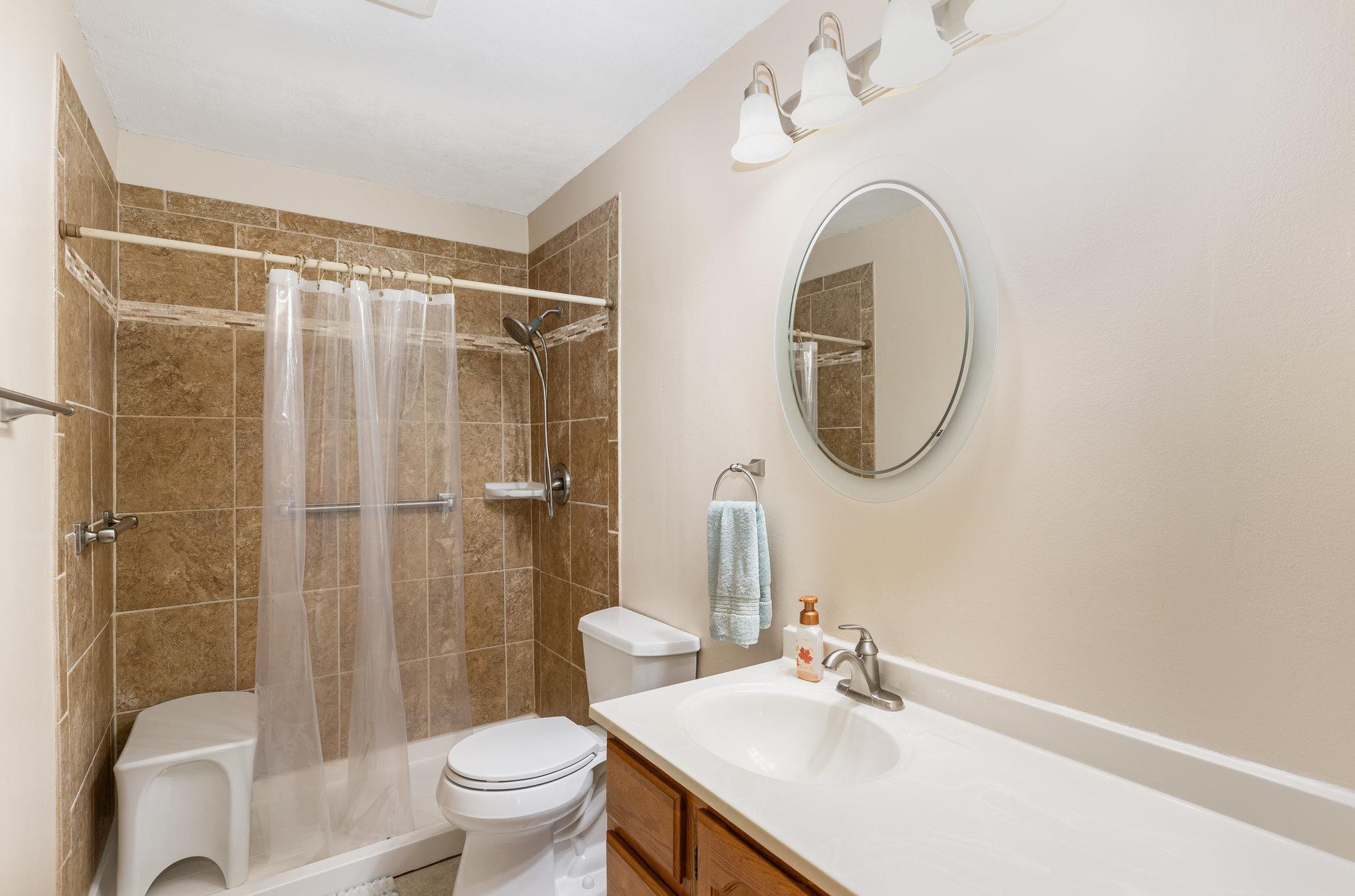 Lakeville, Minnesota, 55044, United States, 5 Bedrooms Bedrooms, ,1 BathroomBathrooms,Residential,For Sale,1989528