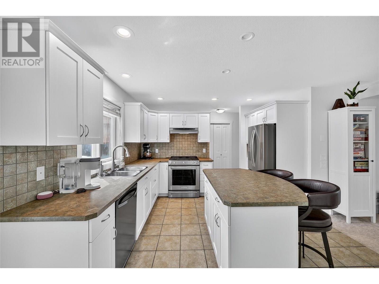 KELOWNA, British Columbia, V1W 4X9, CA, 4 Bedrooms Bedrooms, ,3 BathroomsBathrooms,Residential,For Sale,1898520