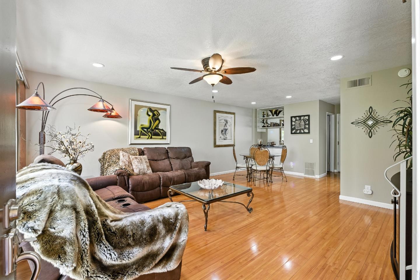 San Jose, California, 95123, United States, 2 Bedrooms Bedrooms, ,3 BathroomsBathrooms,Residential,For Sale,1903662