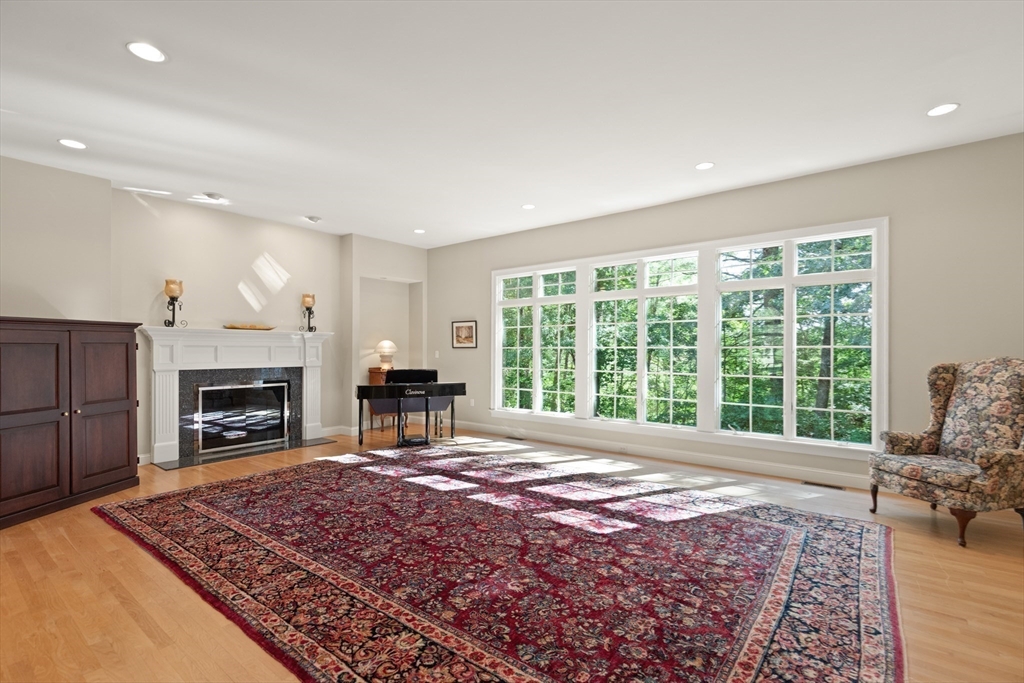 Topsfield, Massachusetts, 01983, United States, 4 Bedrooms Bedrooms, ,4 BathroomsBathrooms,Residential,For Sale,1901084