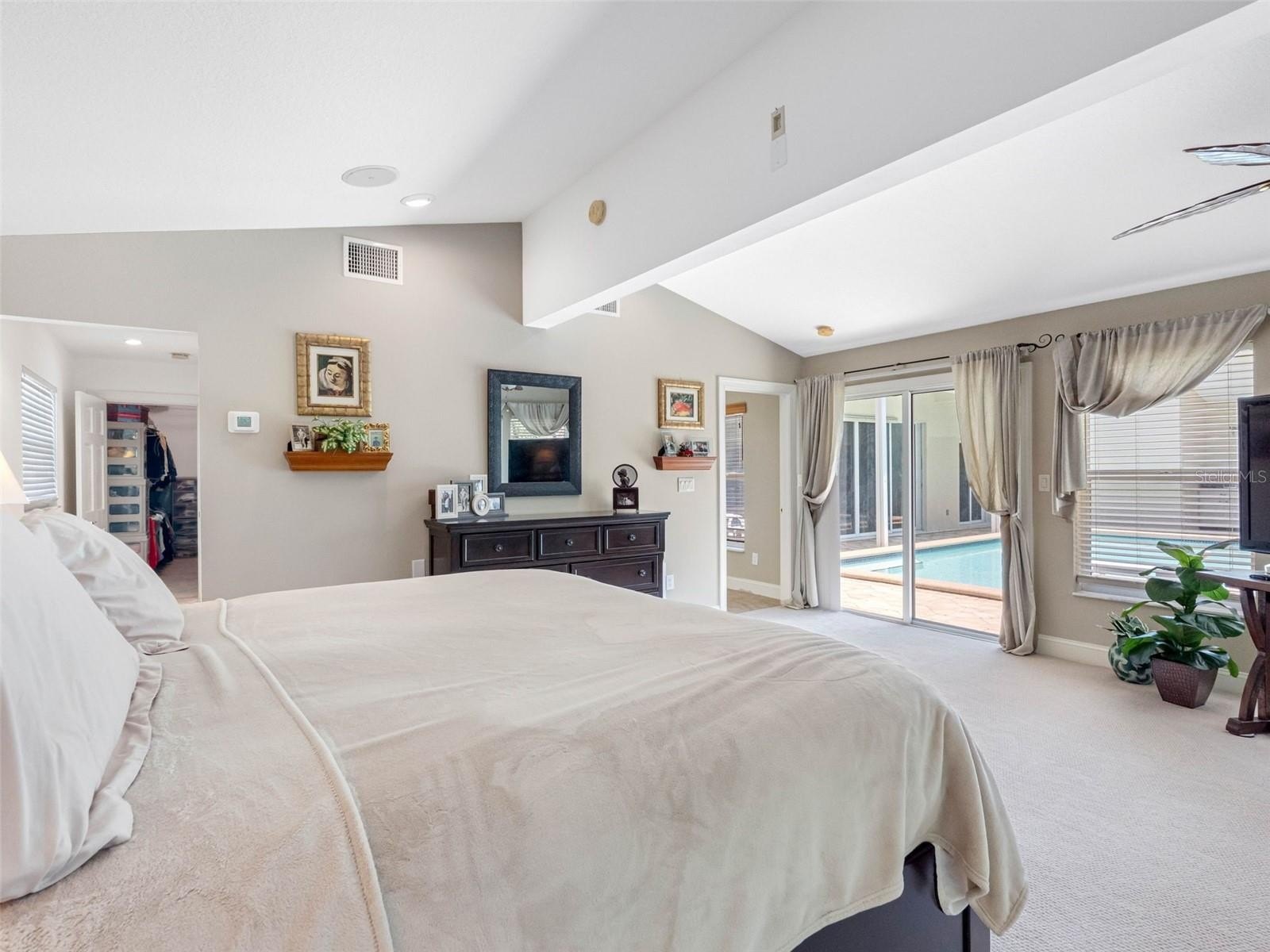 CLEARWATER BEACH, Florida, 33767, United States, 3 Bedrooms Bedrooms, ,3 BathroomsBathrooms,Residential,For Sale,1979132