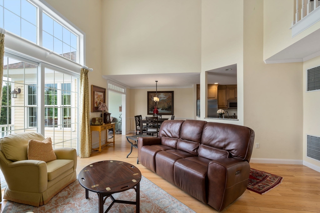Topsfield, Massachusetts, 01983, United States, 3 Bedrooms Bedrooms, ,4 BathroomsBathrooms,Residential,For Sale,1919472