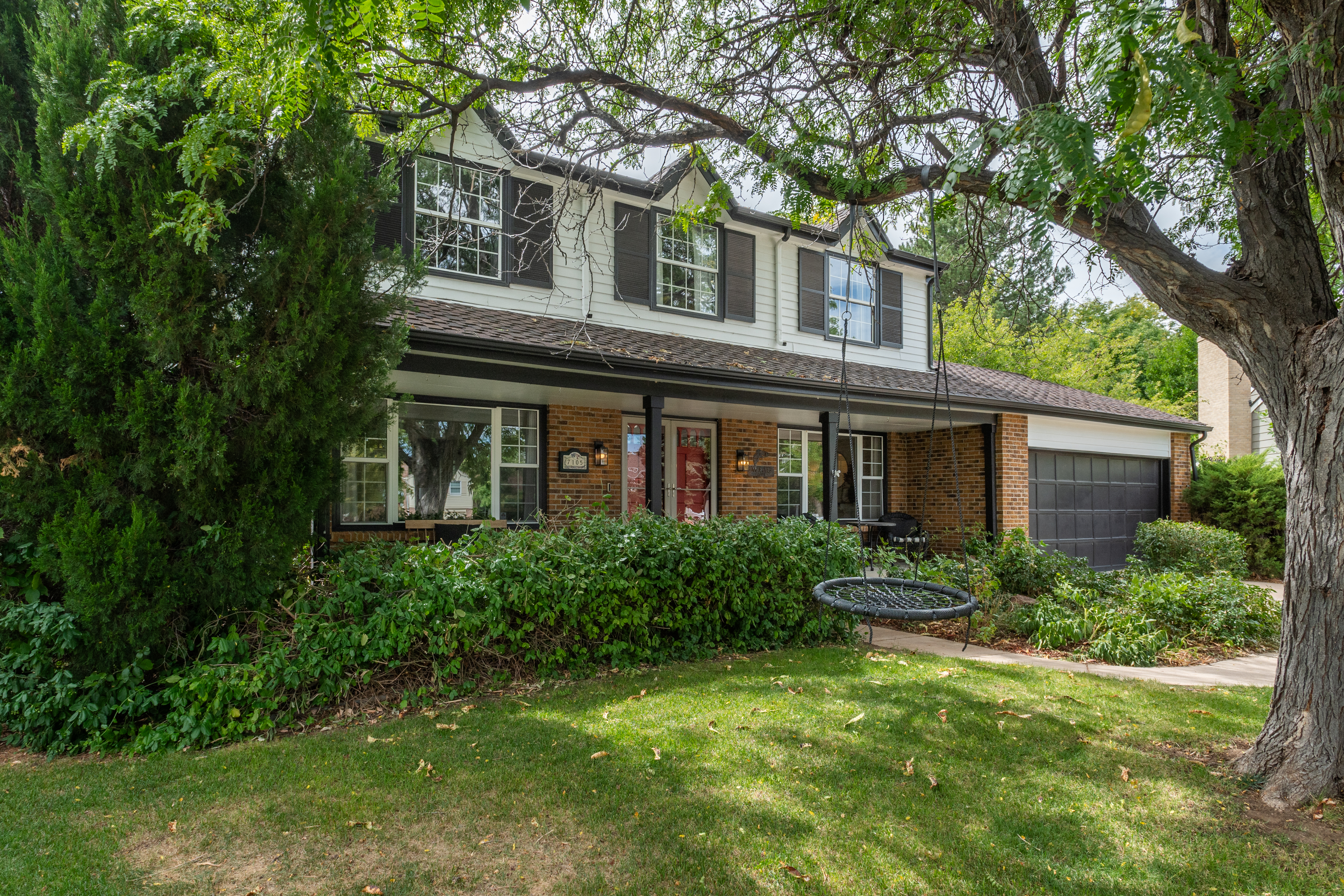  Lovely Two-Story Nestled on a Friendly, Tree-Lined Cul-de-Sac - 物件實景