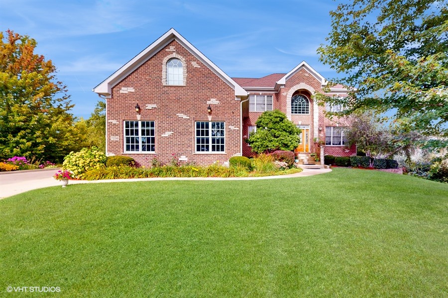 Lakewood, Illinois, 60014, United States, 5 Bedrooms Bedrooms, ,5 BathroomsBathrooms,Residential,For Sale,1980516