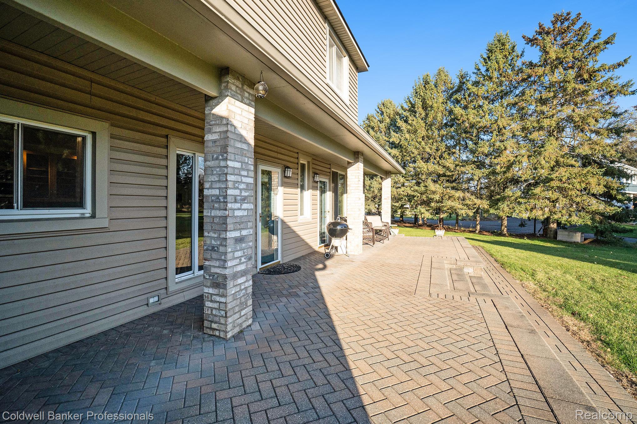 Highland, Michigan, 48356, United States, 4 Bedrooms Bedrooms, ,4 BathroomsBathrooms,Residential,For Sale,1994740