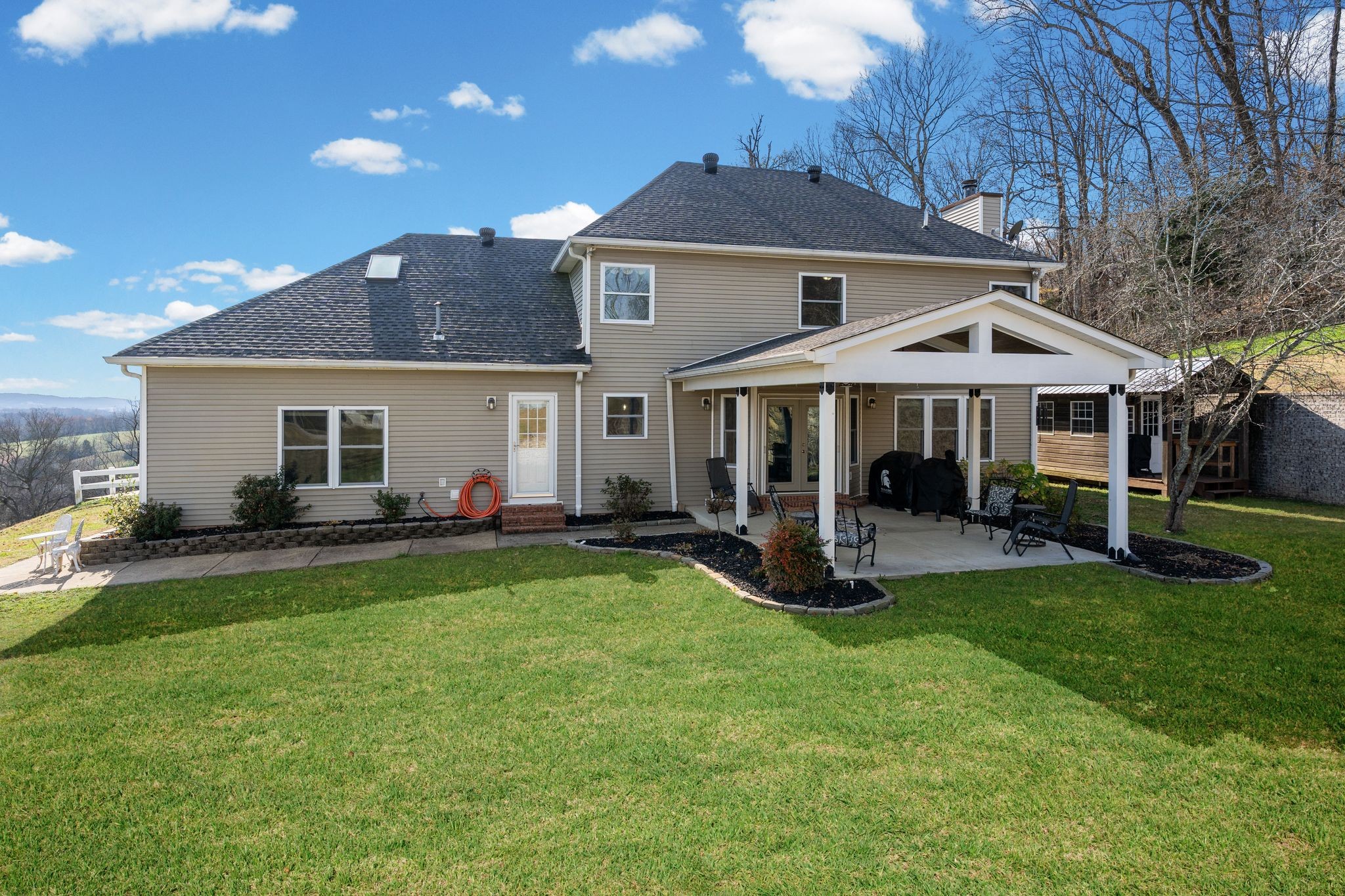 Lewisburg, Tennessee, 37091, United States, 4 Bedrooms Bedrooms, ,3 BathroomsBathrooms,Residential,For Sale,1999662