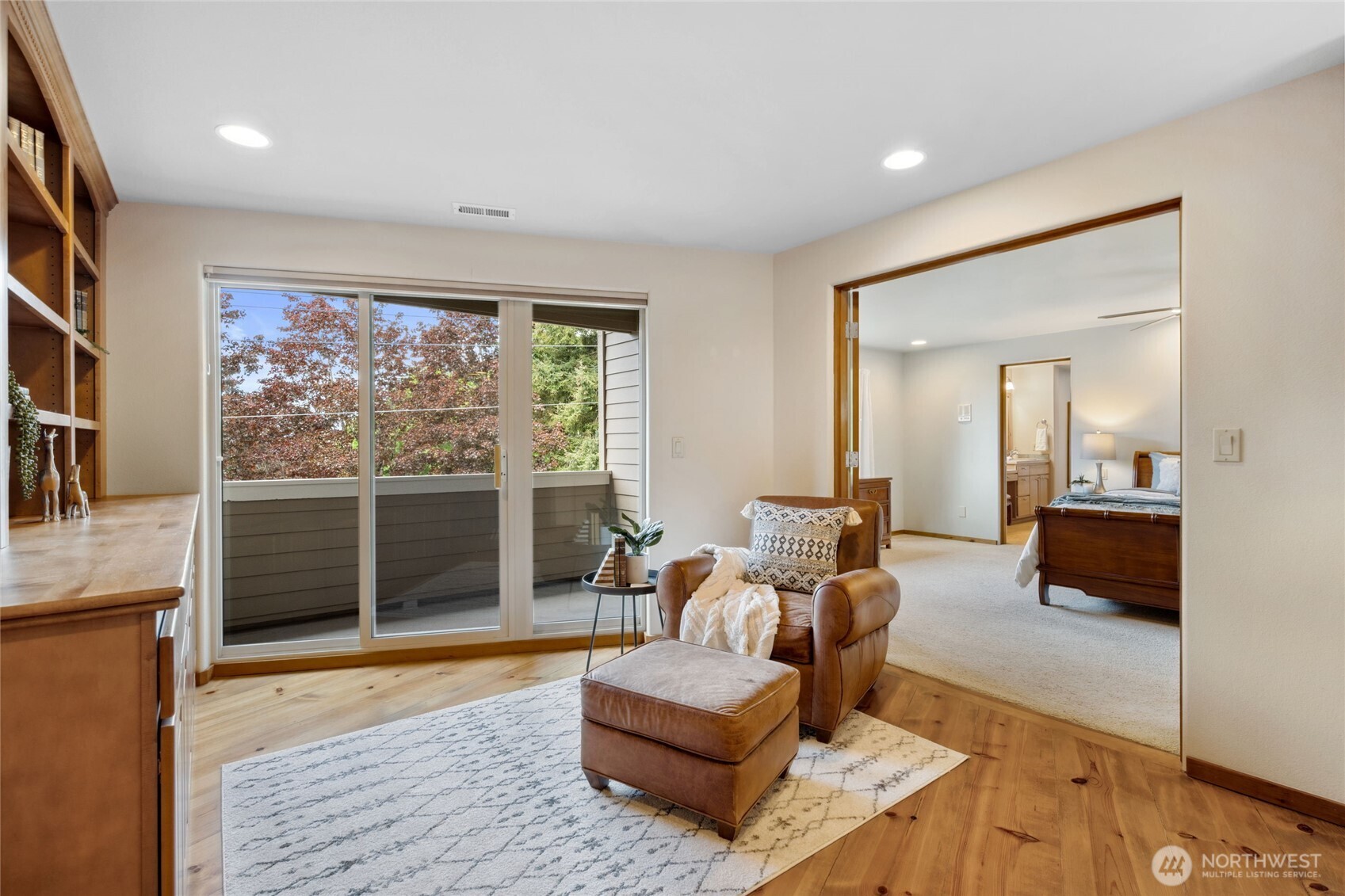 Kirkland, Washington, 98033, United States, 4 Bedrooms Bedrooms, ,2 BathroomsBathrooms,Residential,For Sale,1804621