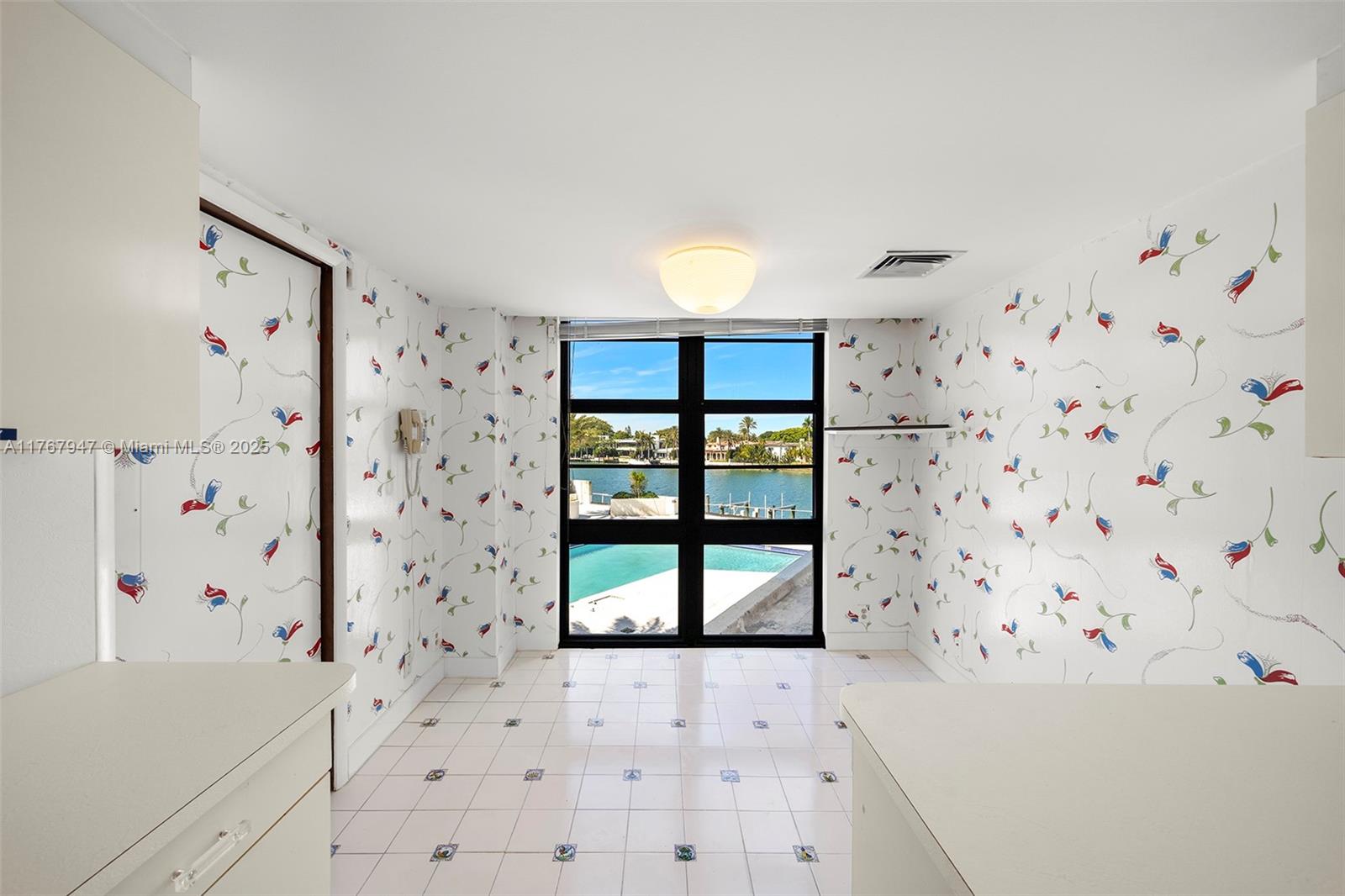 Miami Beach, Florida, 33140, United States, 3 Bedrooms Bedrooms, ,4 BathroomsBathrooms,Residential,For Sale,1745690