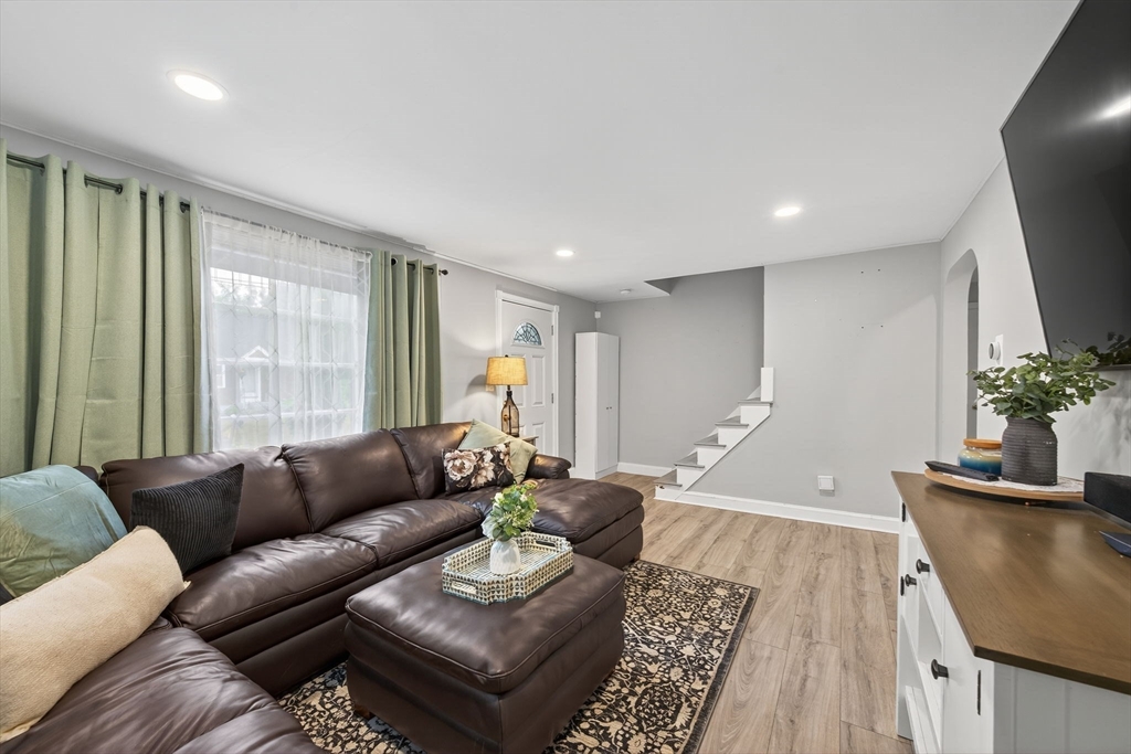 Dracut, Massachusetts, 01826, United States, 4 Bedrooms Bedrooms, ,2 BathroomsBathrooms,Residential,For Sale,1937209