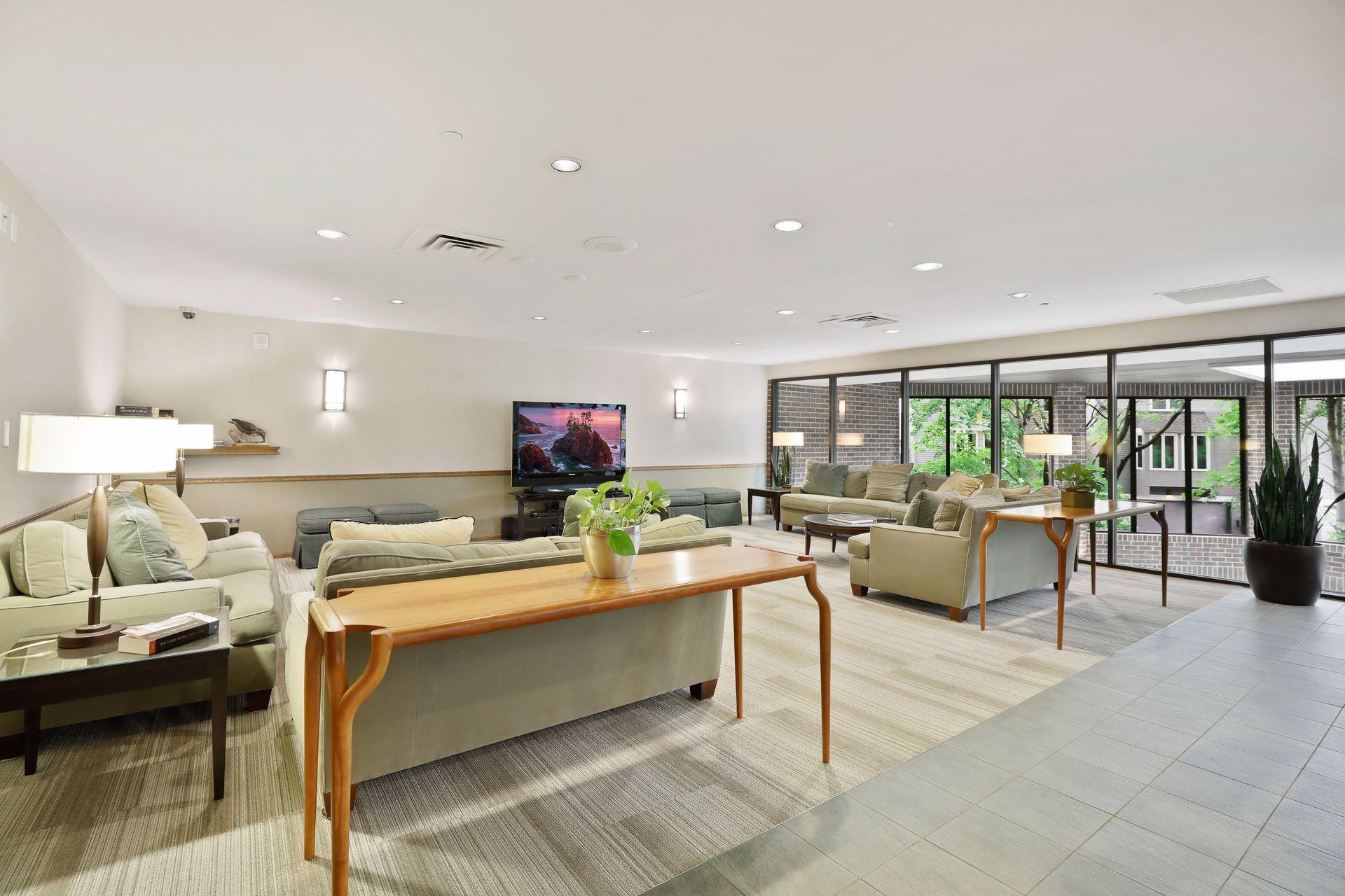 Minneapolis, Minnesota, 55403, United States, 2 Bedrooms Bedrooms, ,1 BathroomBathrooms,Residential,For Sale,1794027