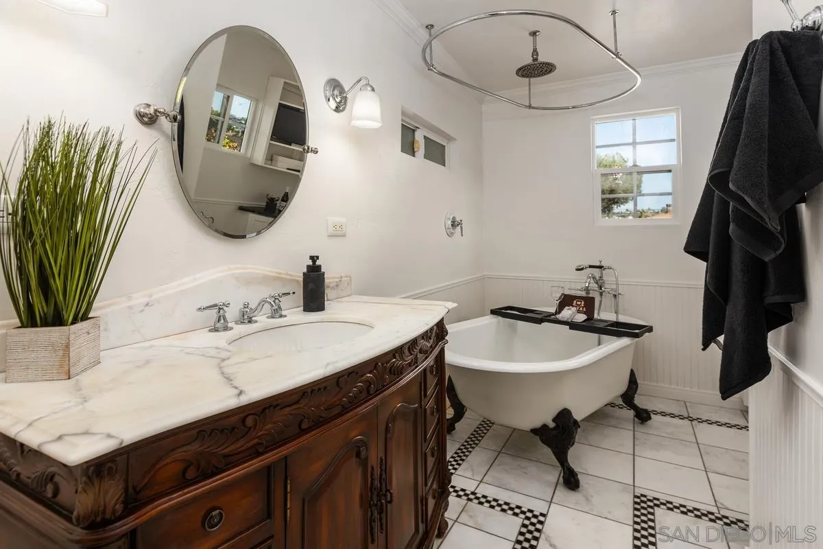 Spring Valley, California, 91977, United States, 3 Bedrooms Bedrooms, ,2 BathroomsBathrooms,Residential,For Sale,2001850