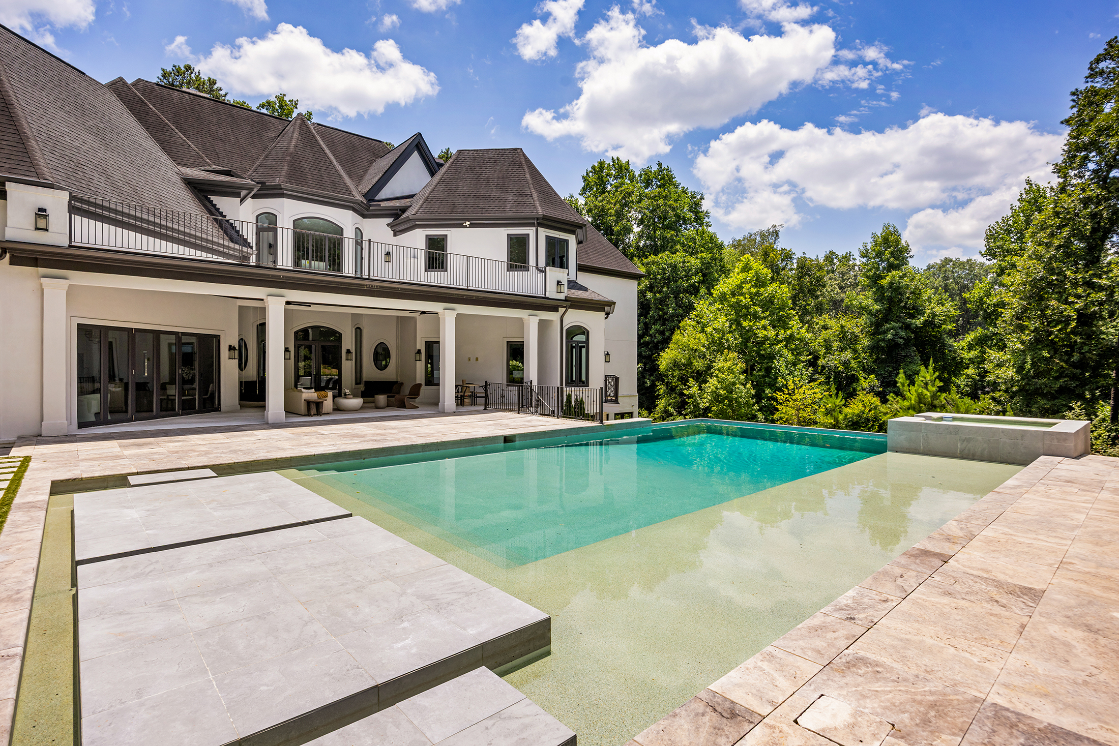 Exceptional Gated Estate with Resort-caliber Grounds - 物件實景