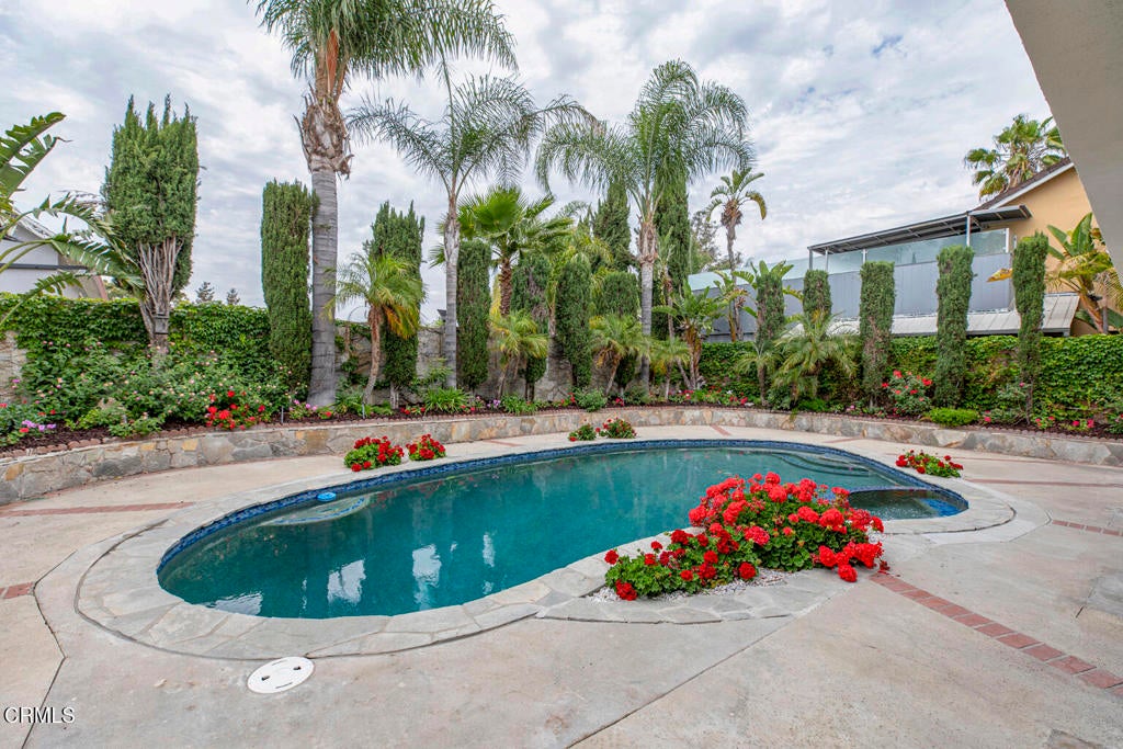 Los Angeles, California, 91352, United States, 5 Bedrooms Bedrooms, ,5 BathroomsBathrooms,Residential,For Sale,1941617