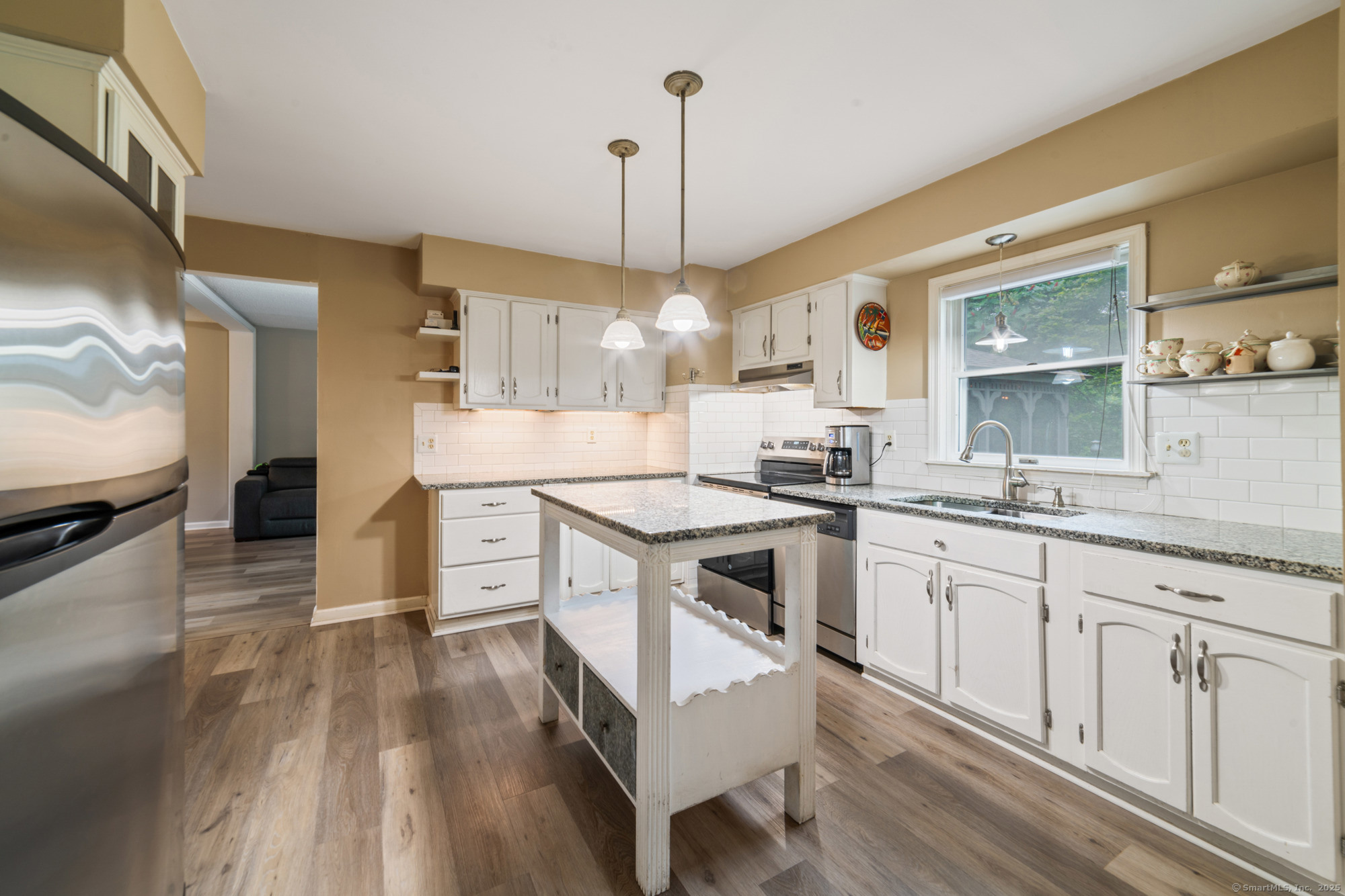 Woodbury, Connecticut, 06798, United States, 4 Bedrooms Bedrooms, ,3 BathroomsBathrooms,Residential,For Sale,1998310