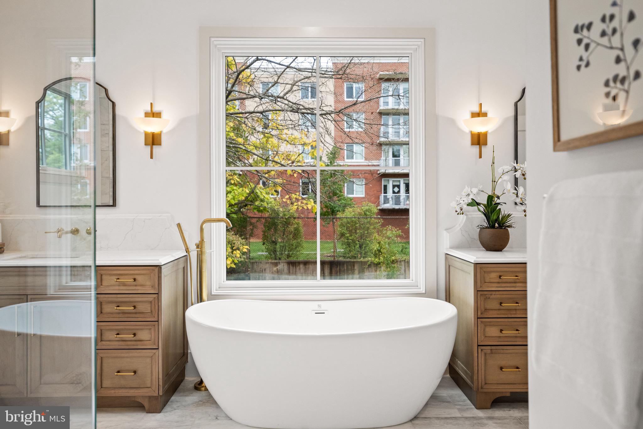 Arlington, Virginia, 22207, United States, 4 Bedrooms Bedrooms, ,5 BathroomsBathrooms,Residential,For Sale,1990203